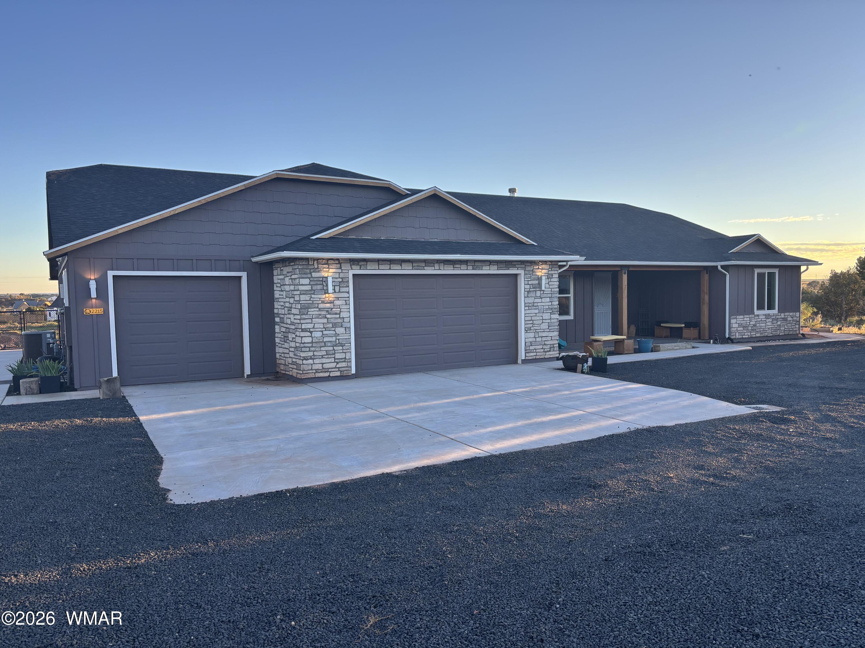 2215 W Vista Drive — photo
