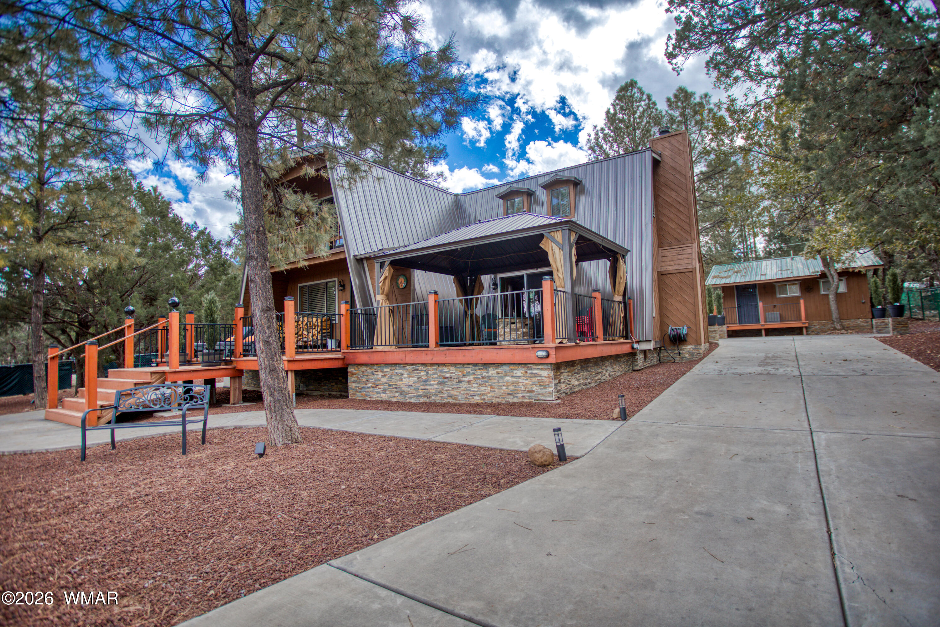 2611 Mescalero Drive — photo