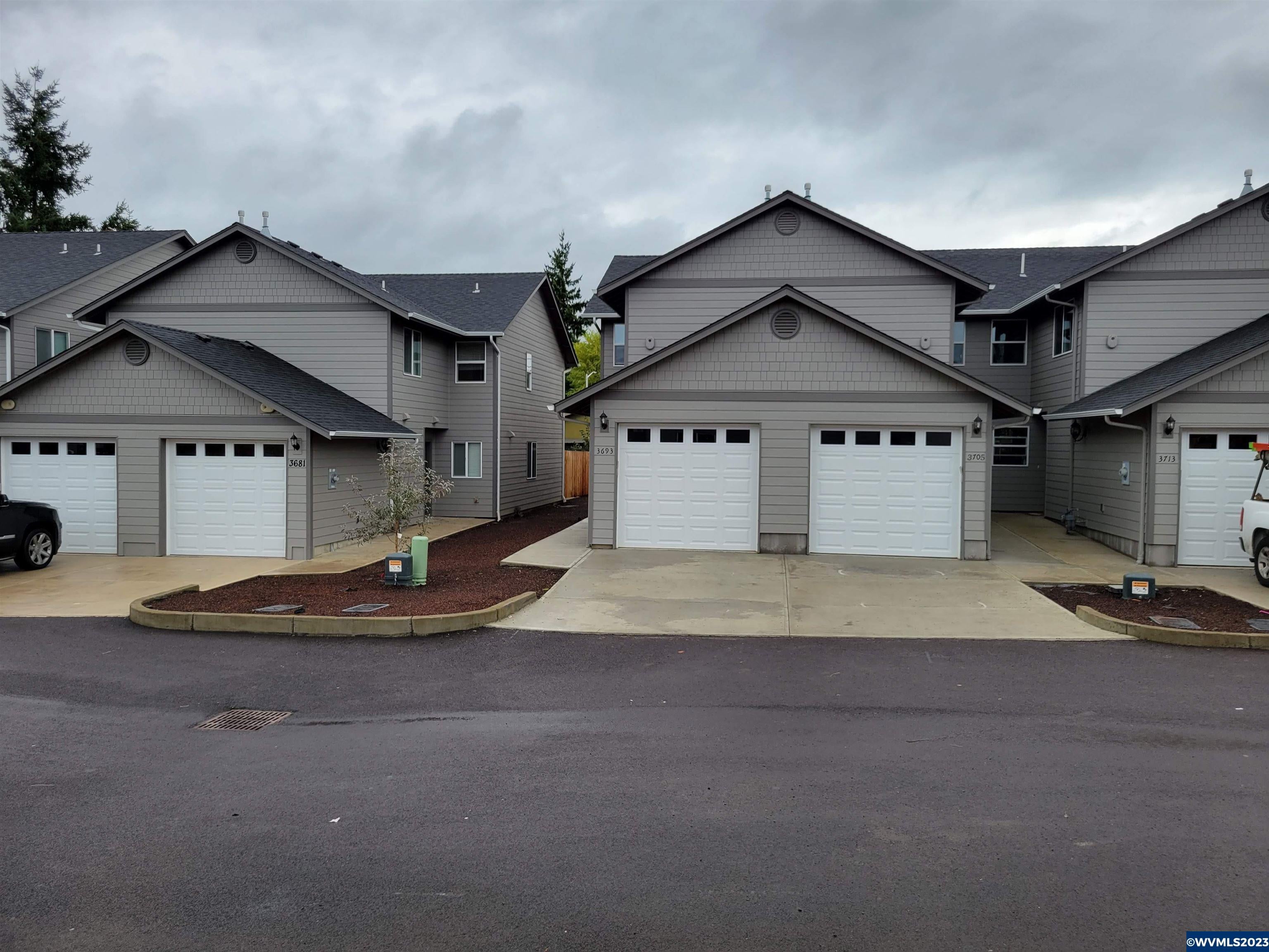 3776 Peter Ln NE — photo