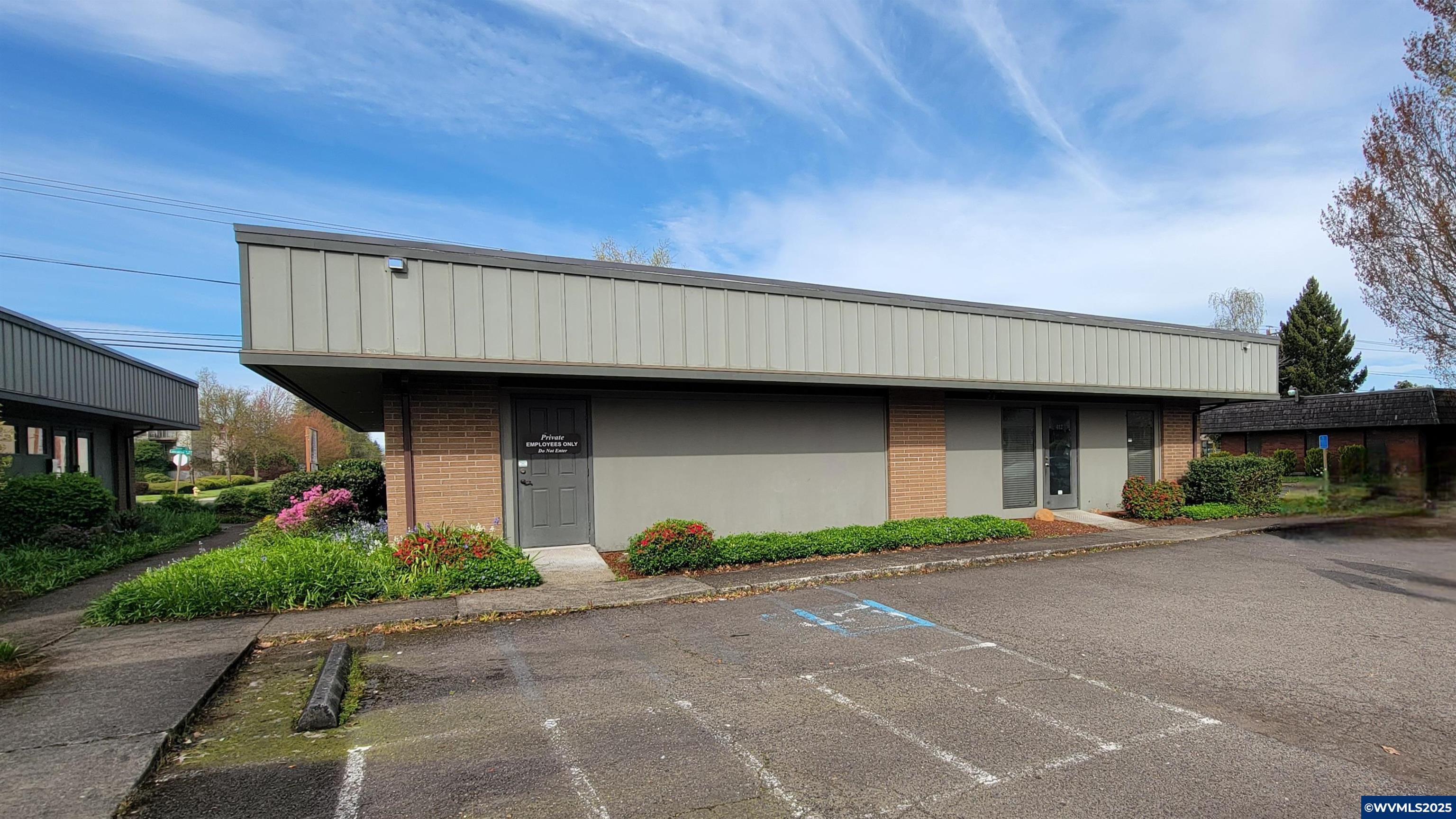 412 Lancaster Dr — photo