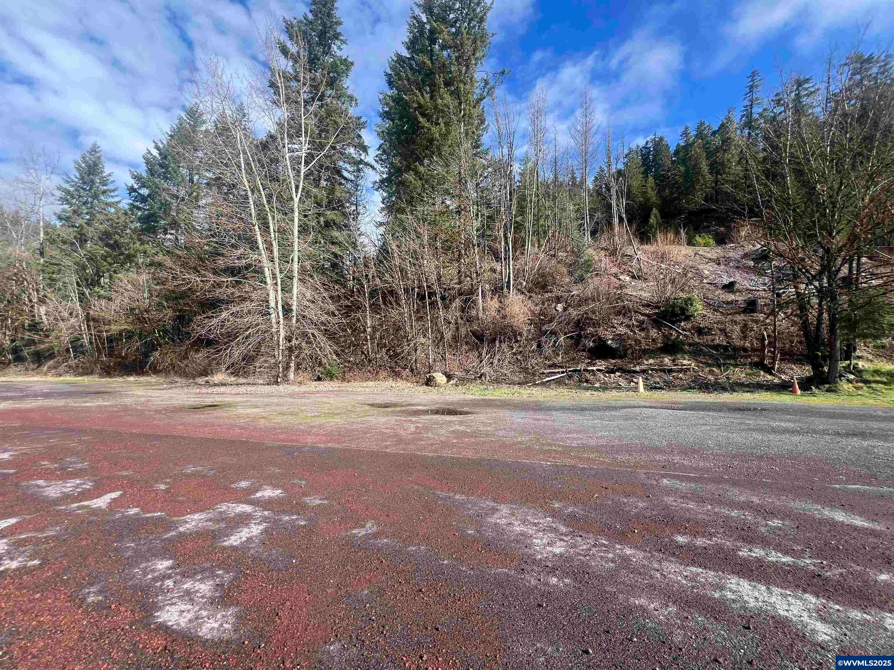 N Santiam Hwy — photo