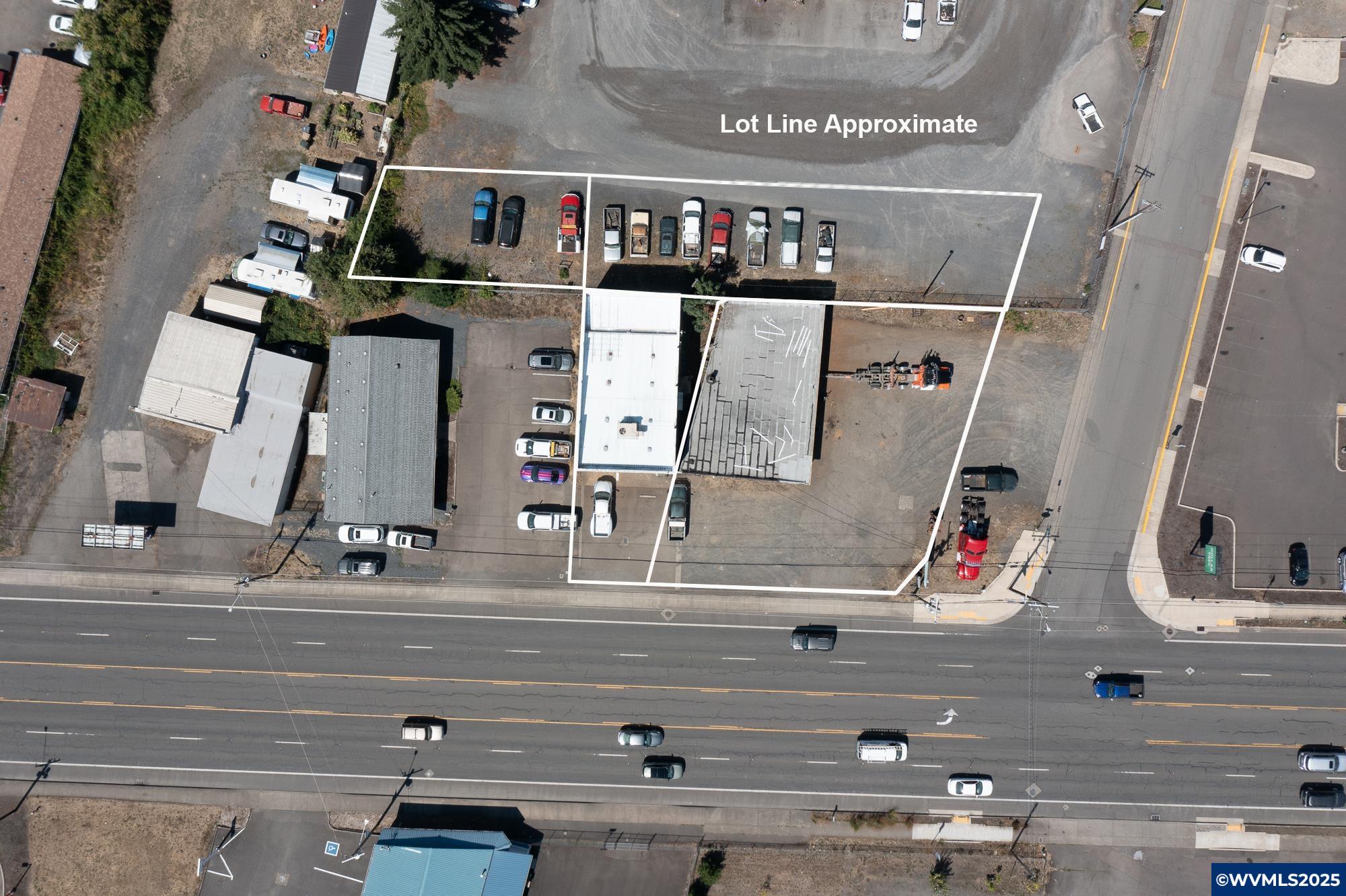 2324 Main St — photo