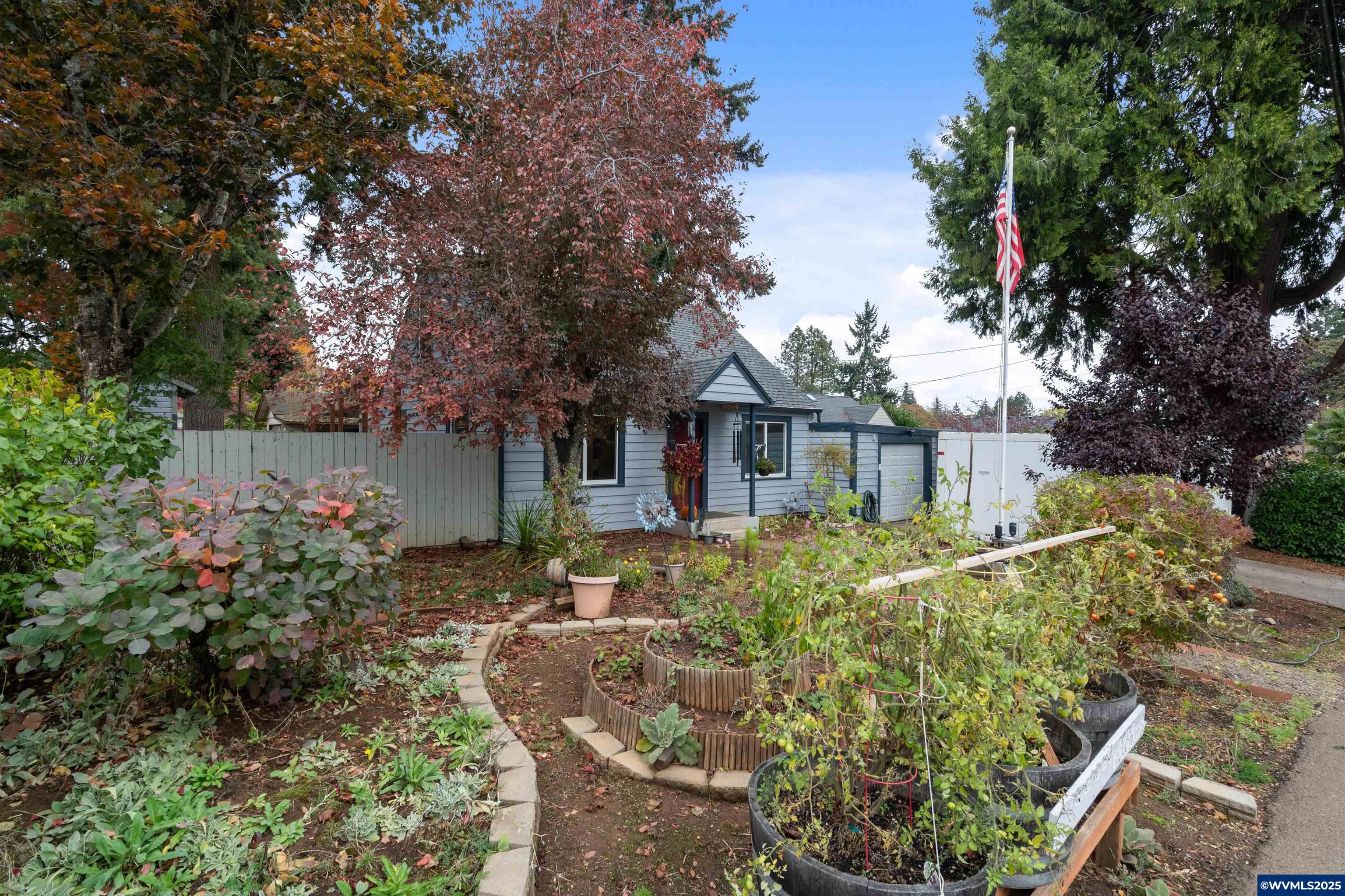 585 Madrona Av — photo