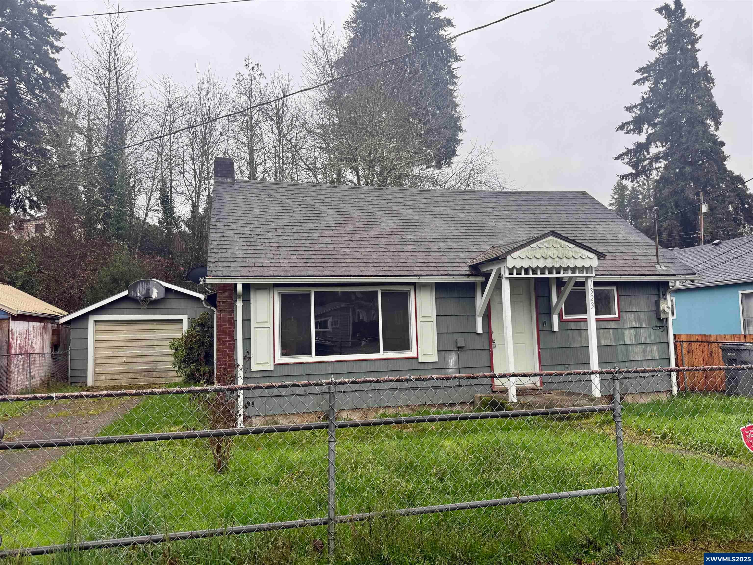 1323 Hawthorne St — photo