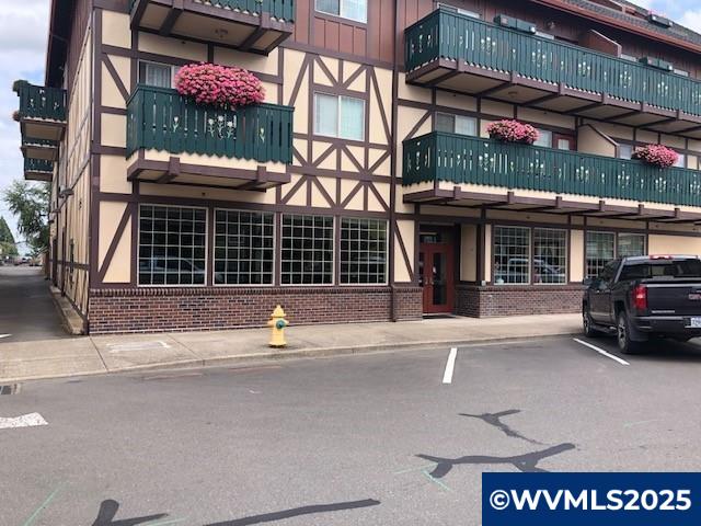 165 E Charles St — photo