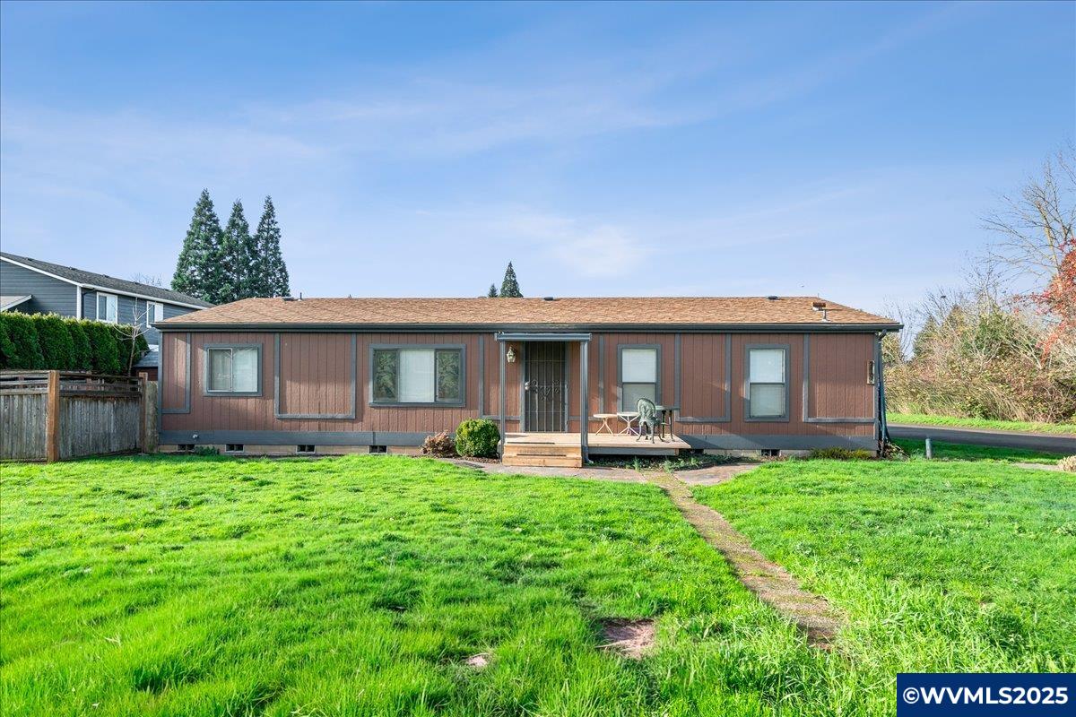 2305 Fisher Rd NE — photo