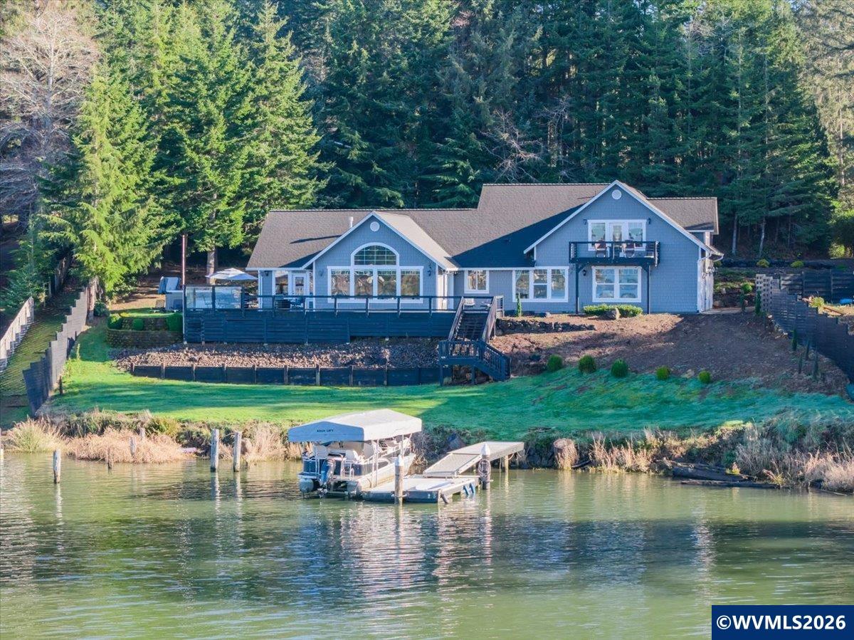2095 NE East Devils Lake Rd — photo