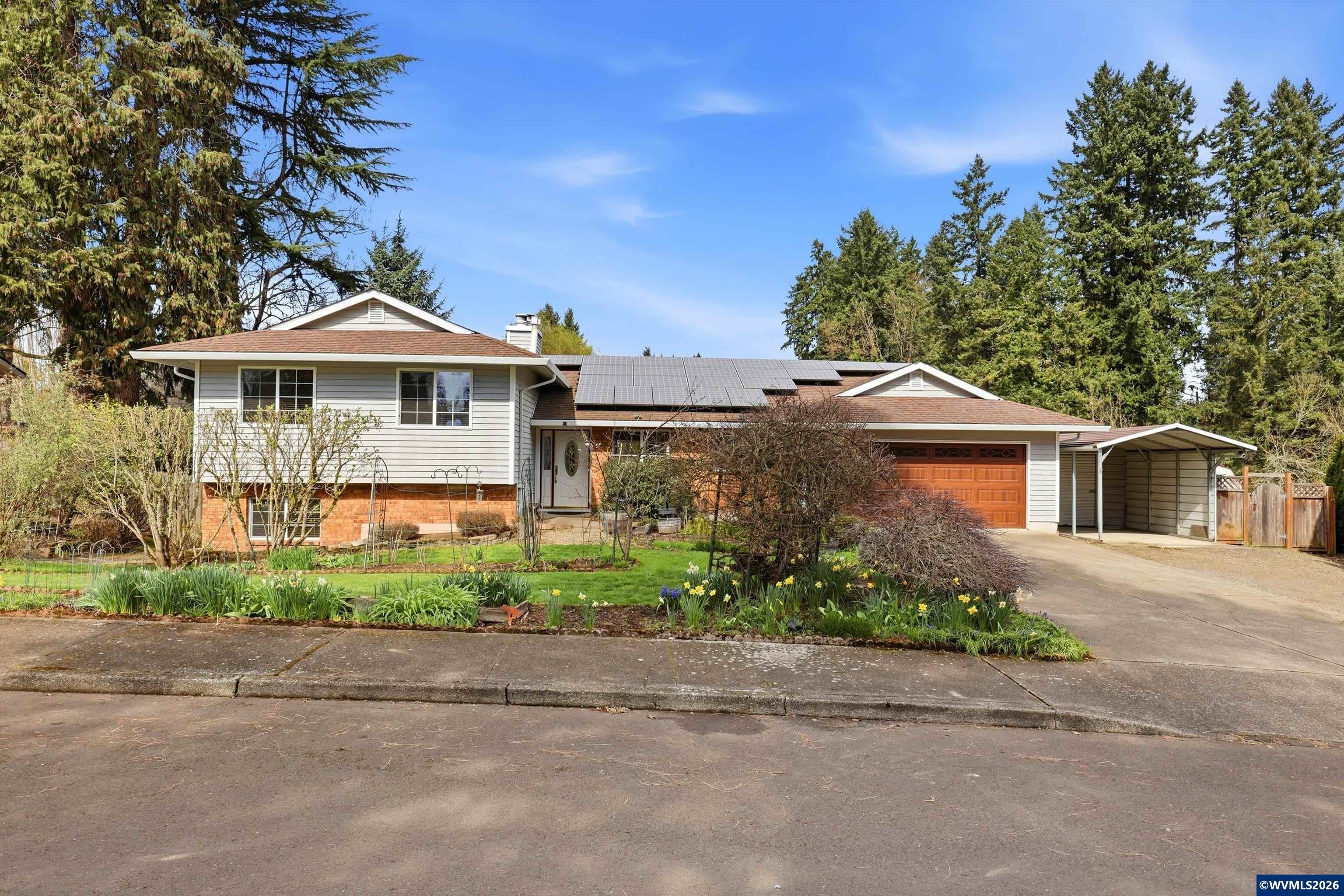 2055 SE Oak Crest Dr — photo