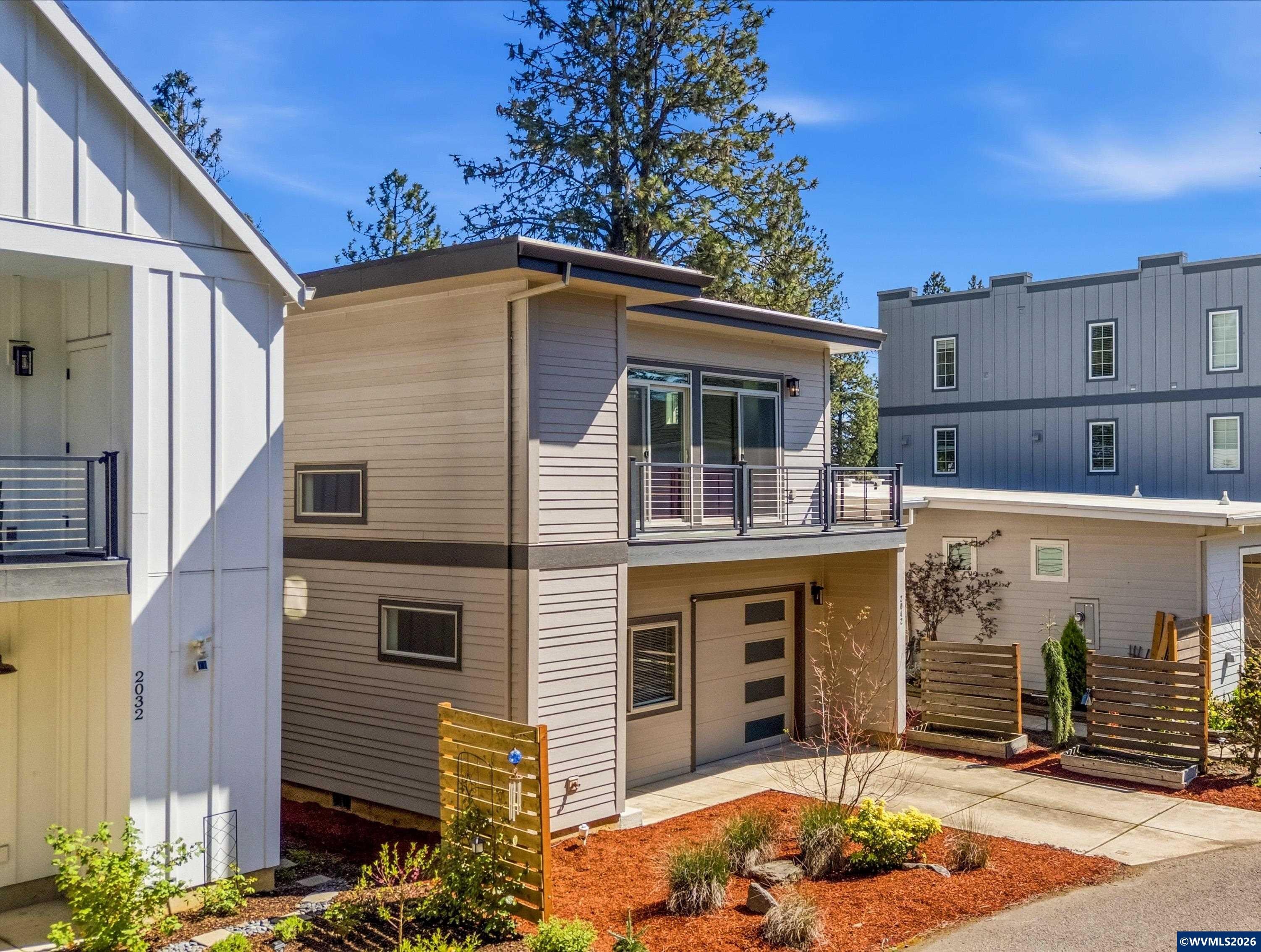 2042 Village Center Dr SE — photo