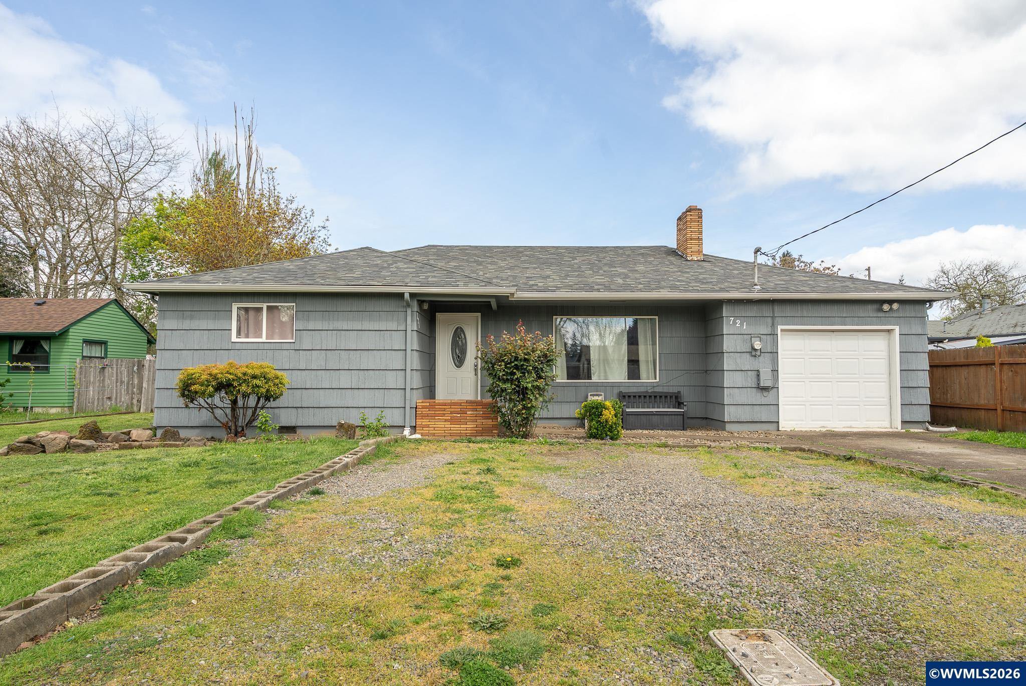 721 Cummings Ln N — photo