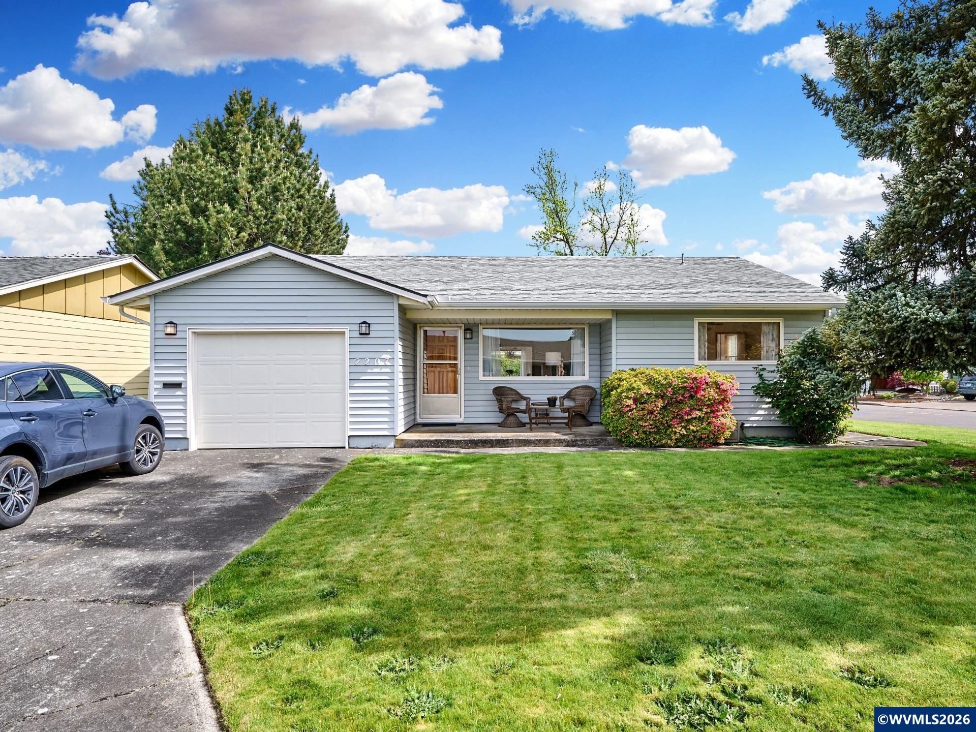 2207 Oregon Ct — photo