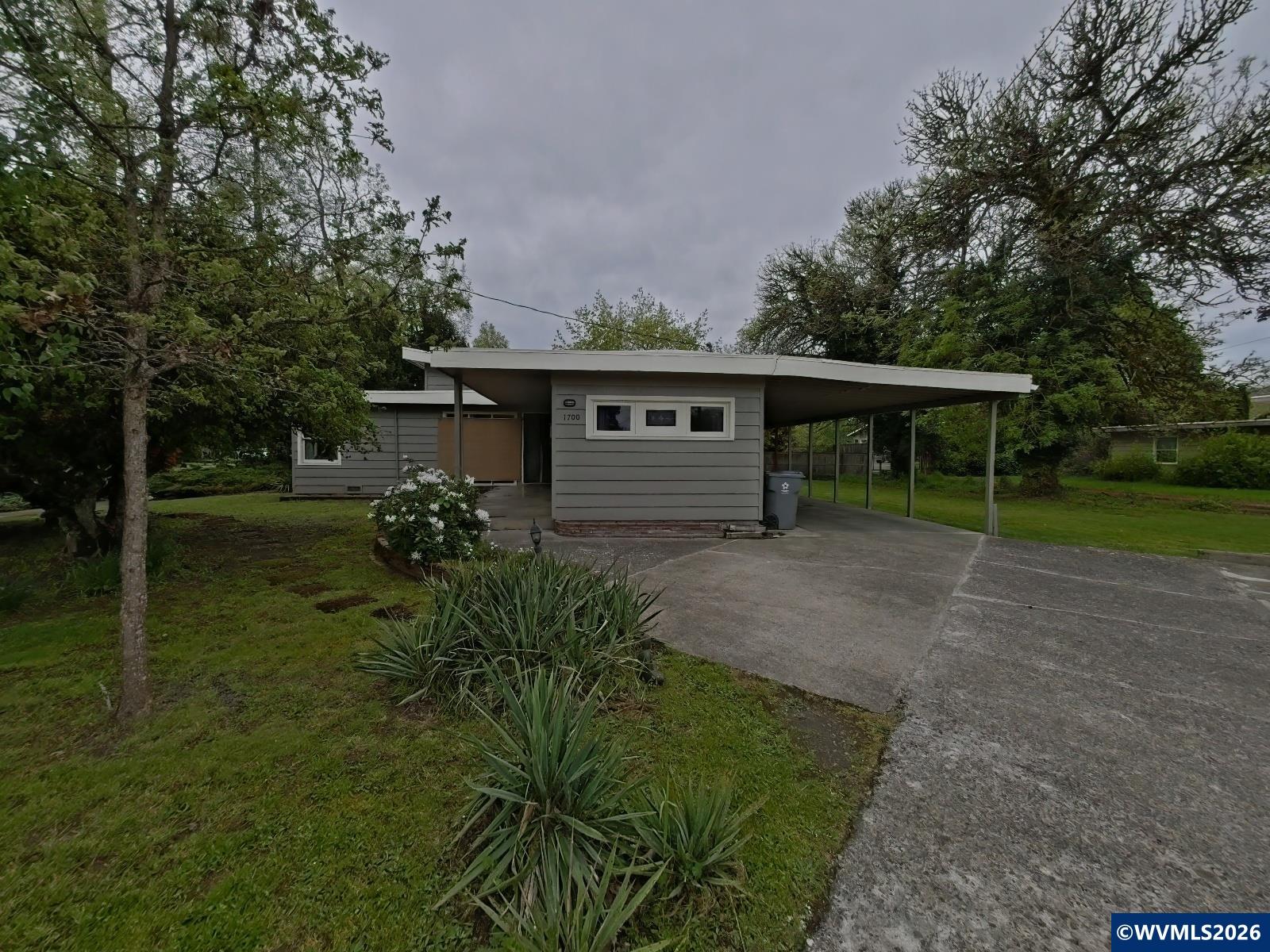 1700 NW Kings Bl — photo
