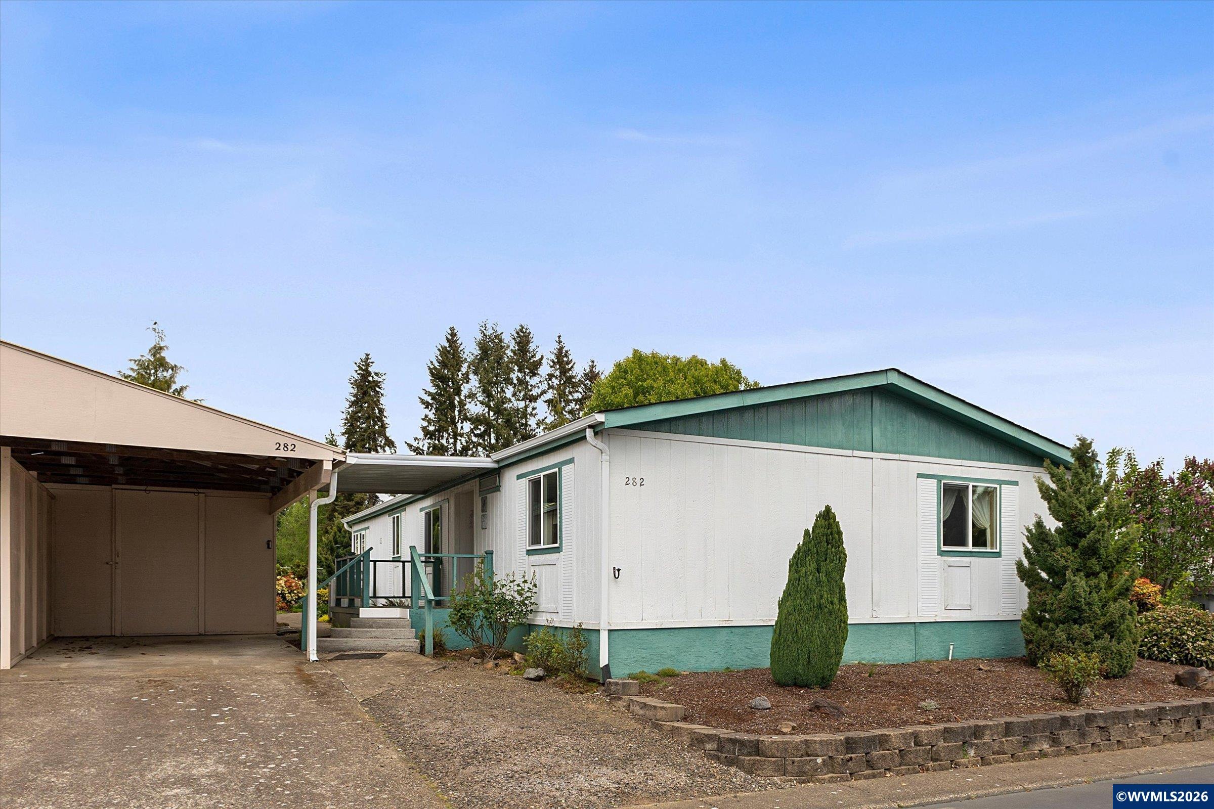 300 SE Lacreole Dr — photo