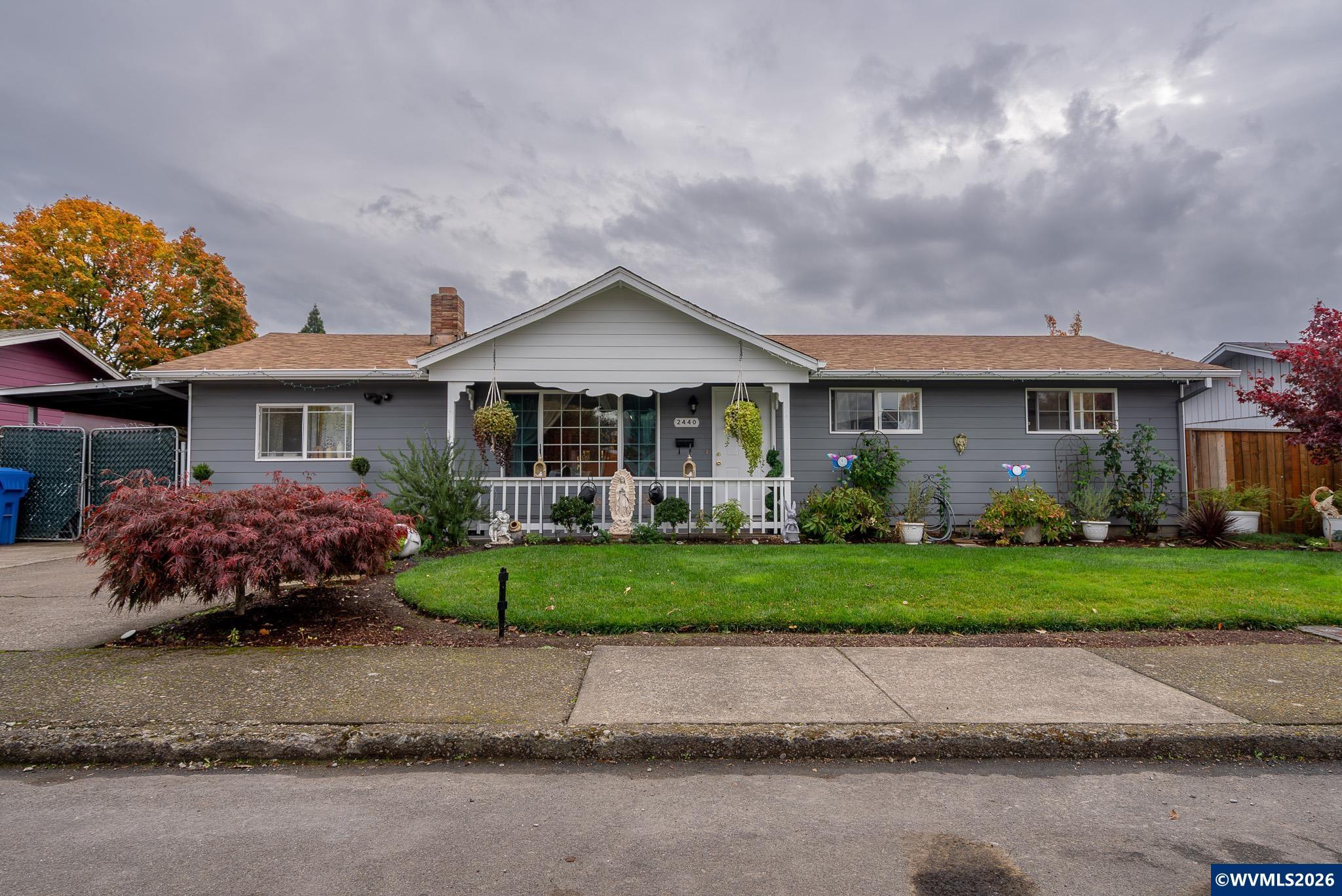 2440 Vallejo St NE — photo