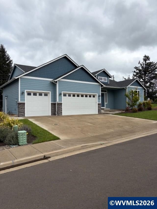 704 NW George Ct — photo