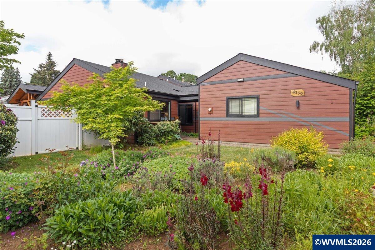 4359 Alderbrook Av SE — photo