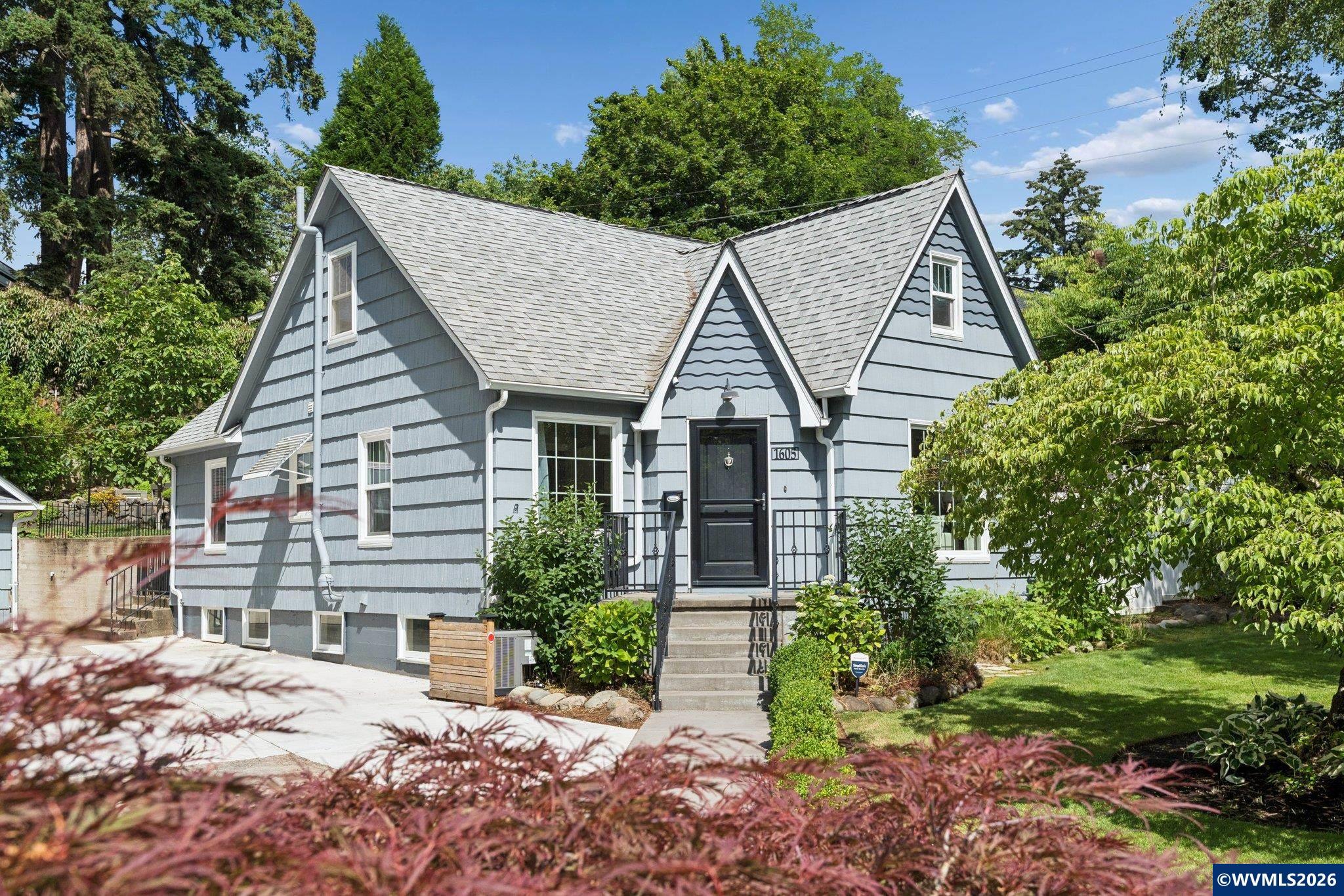 1605 Summer St SE — photo