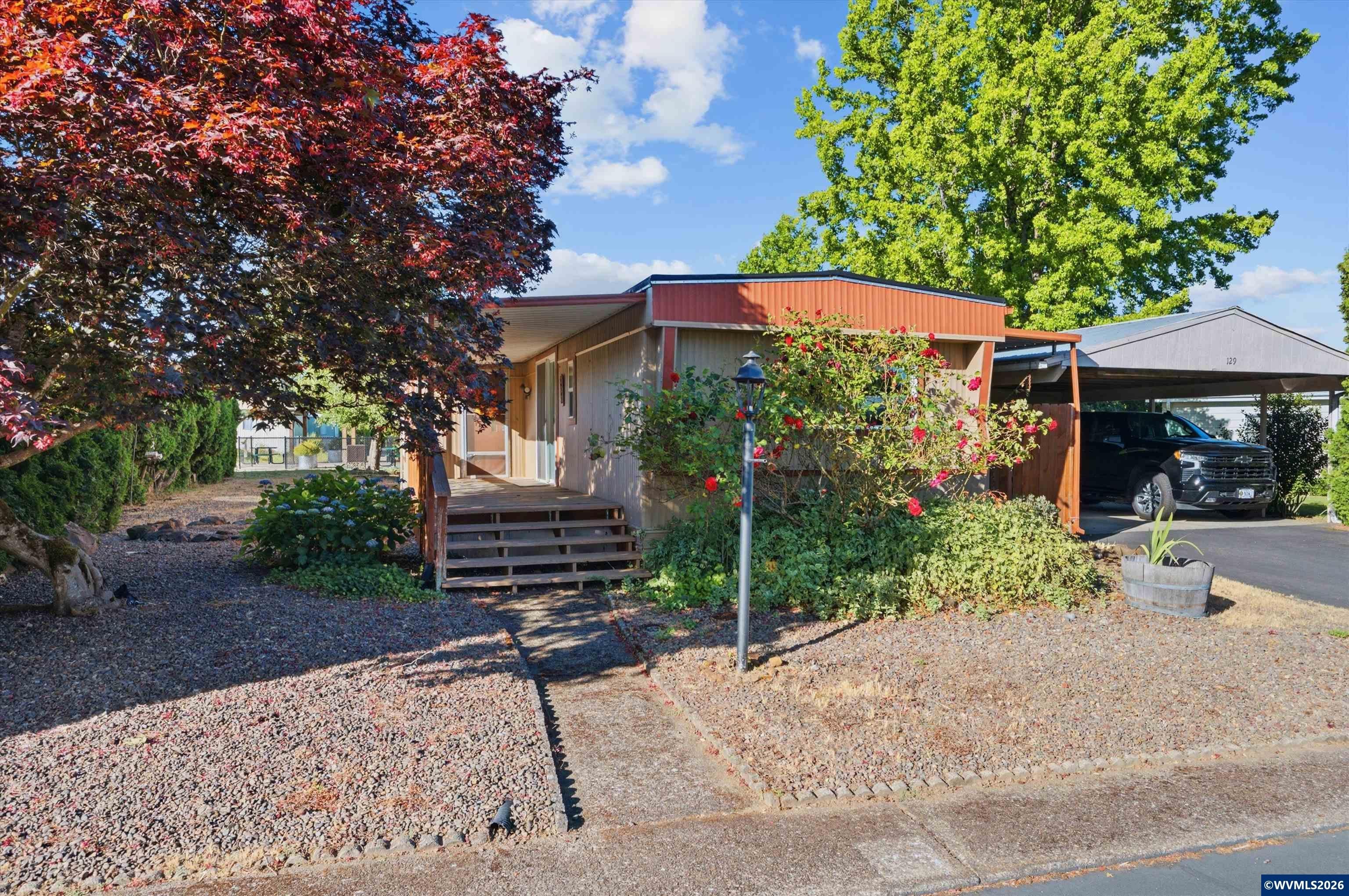 450 SE Lacreole Dr — photo