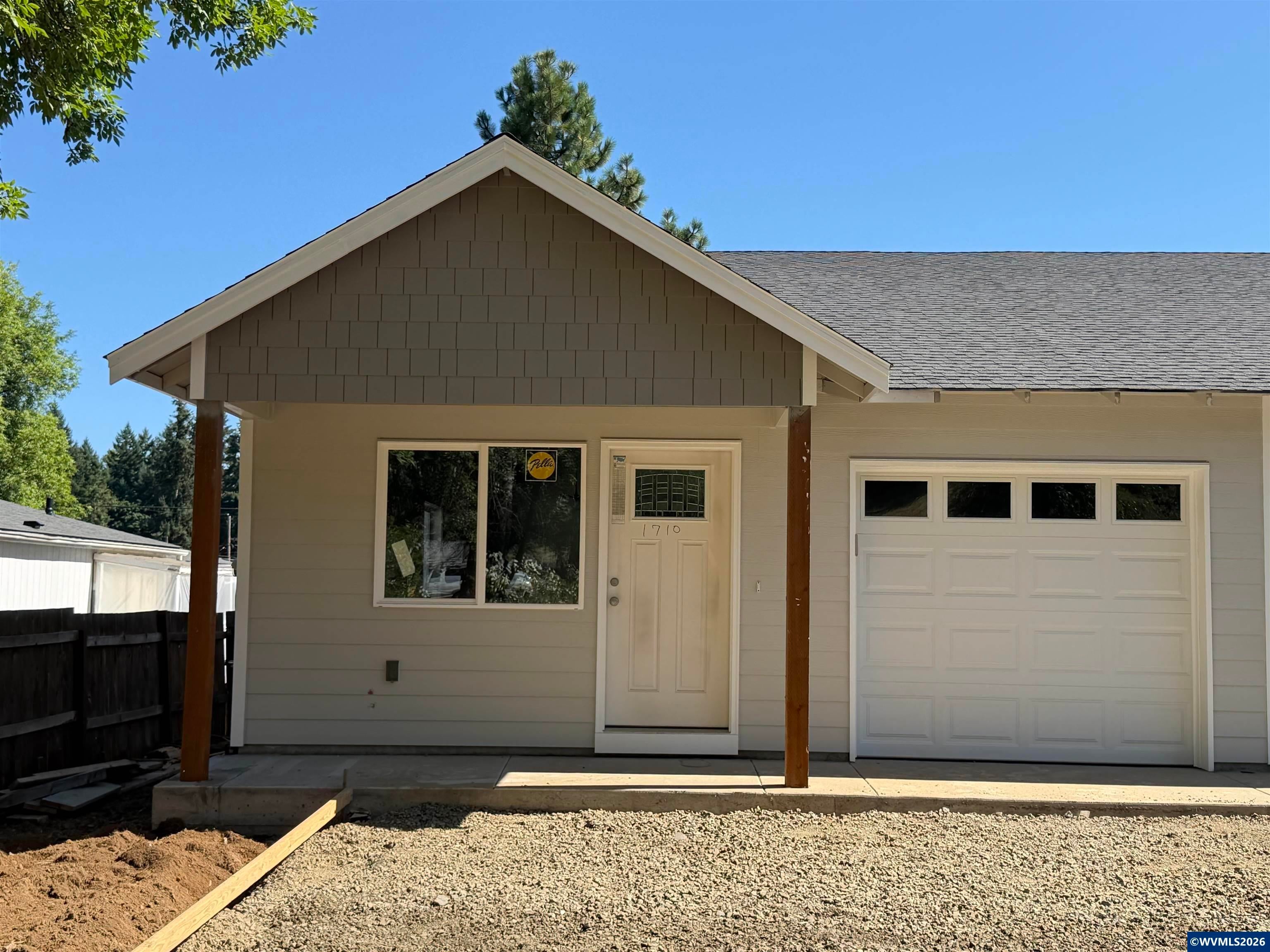 1710 Cedar St — photo