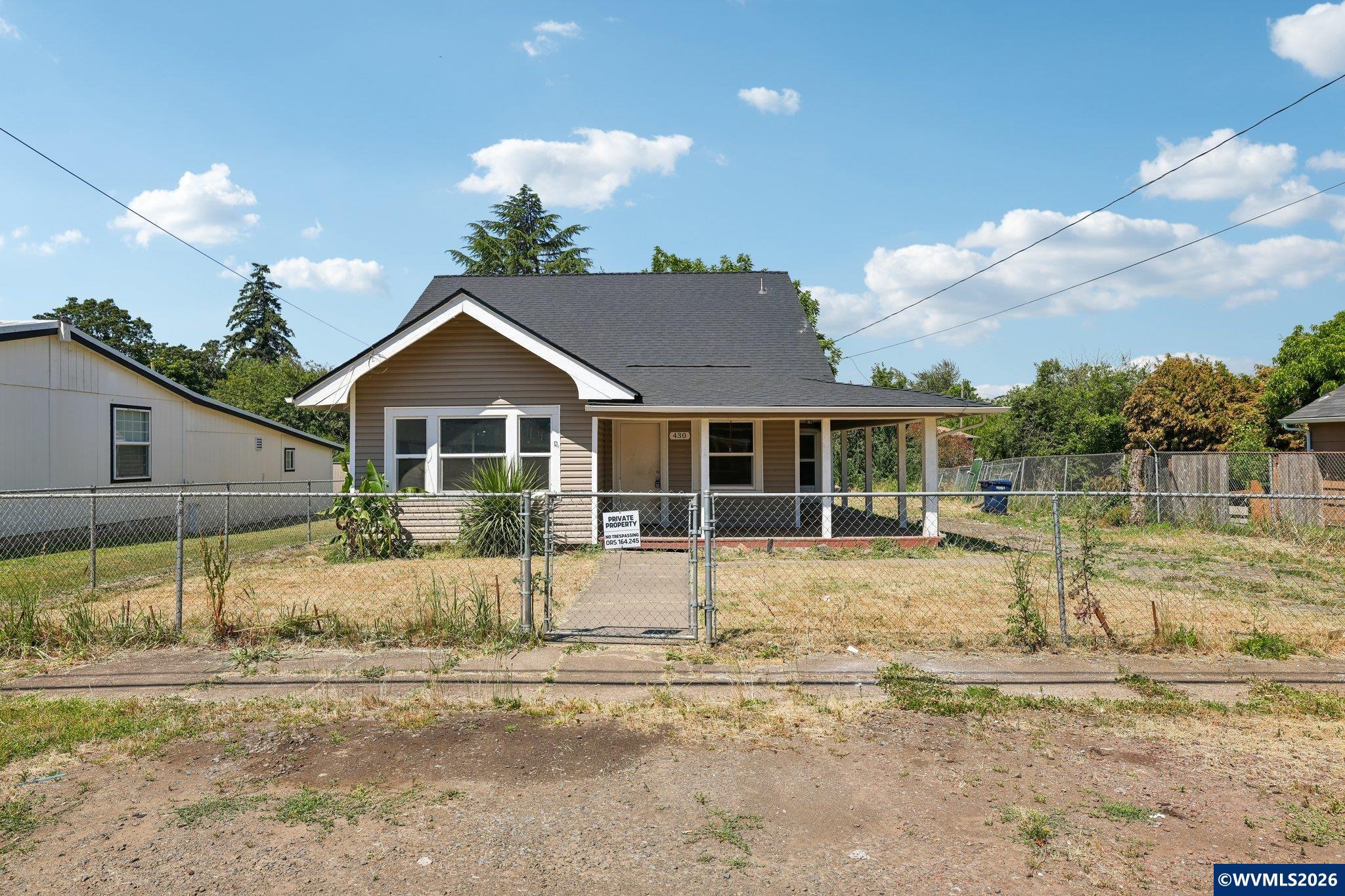 430 Log Cabin St — photo