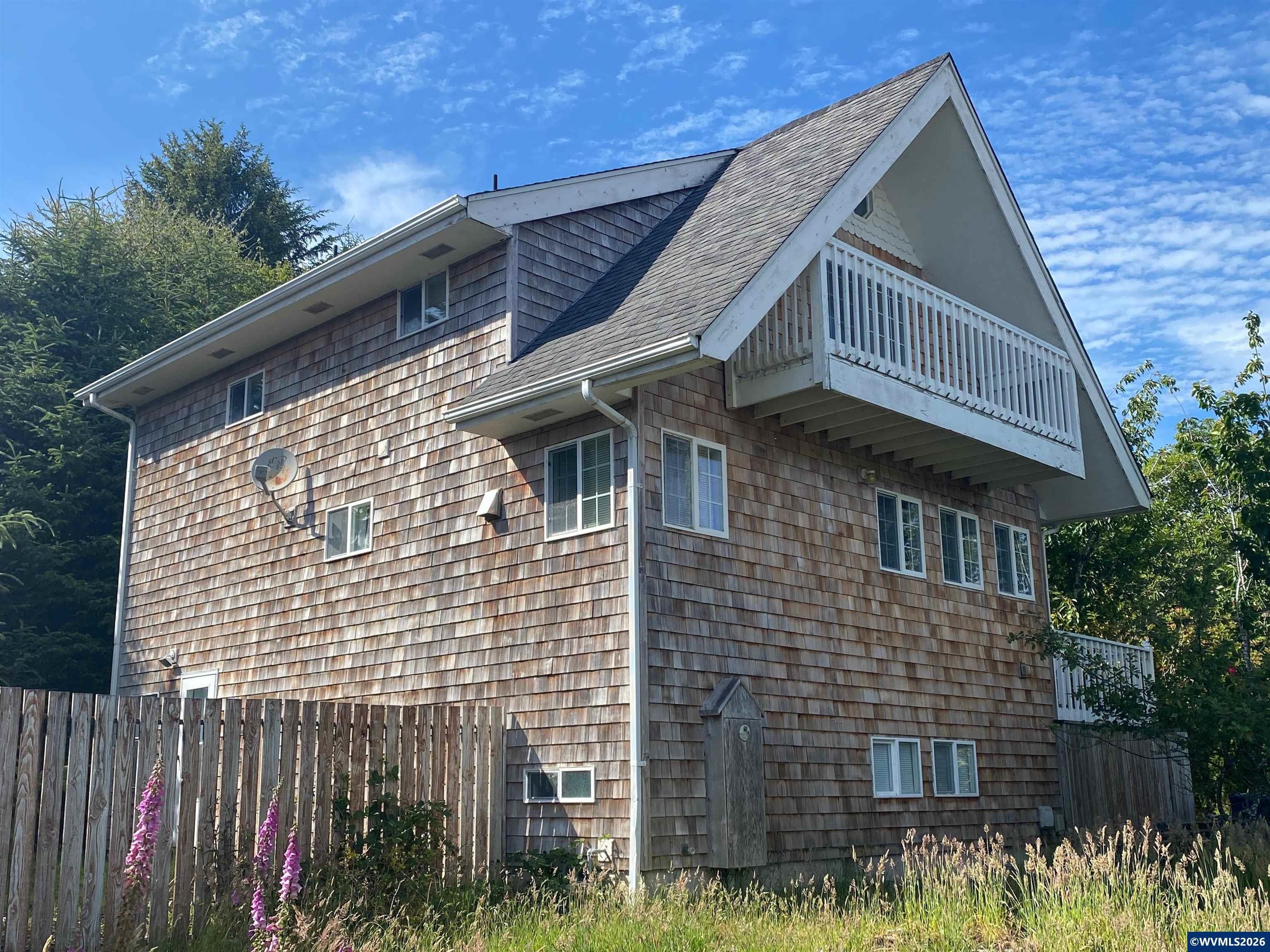1017 NE Lake Dr — photo