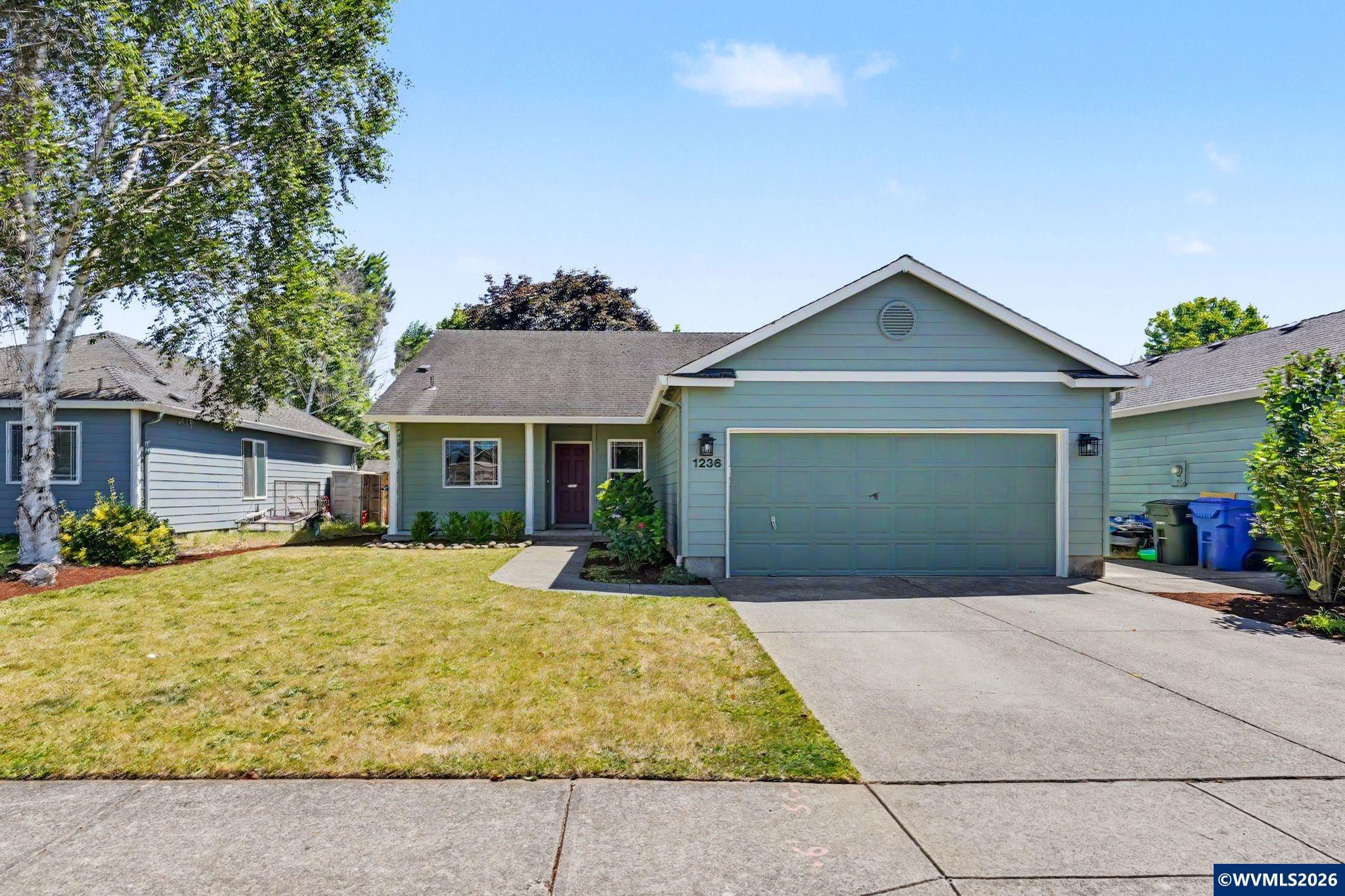 1236 Trent Av N — photo