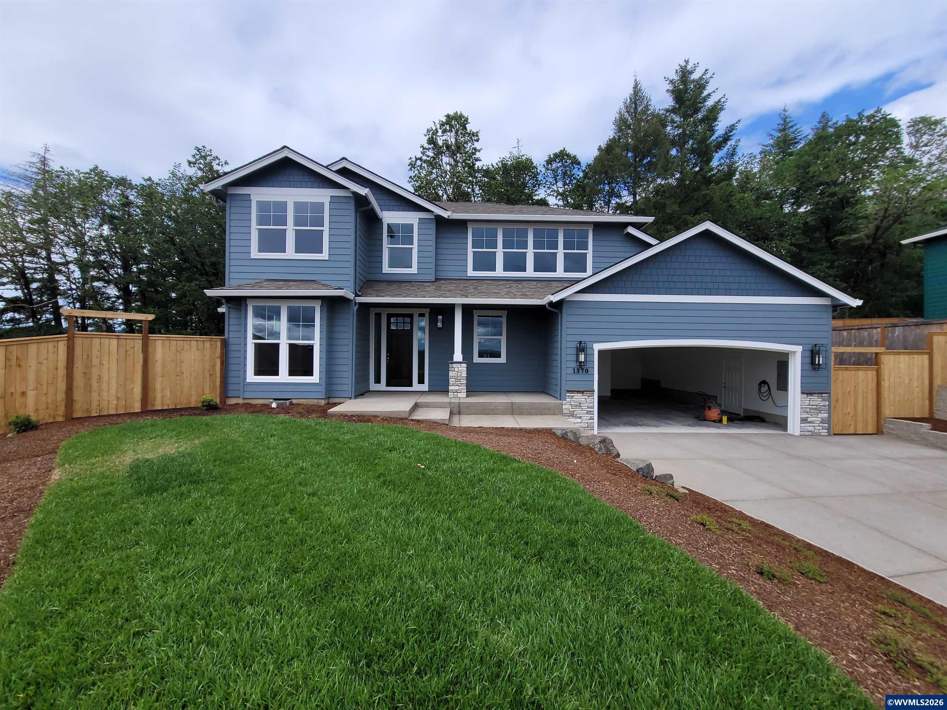 Model O NW Coast Mountain Dr — photo