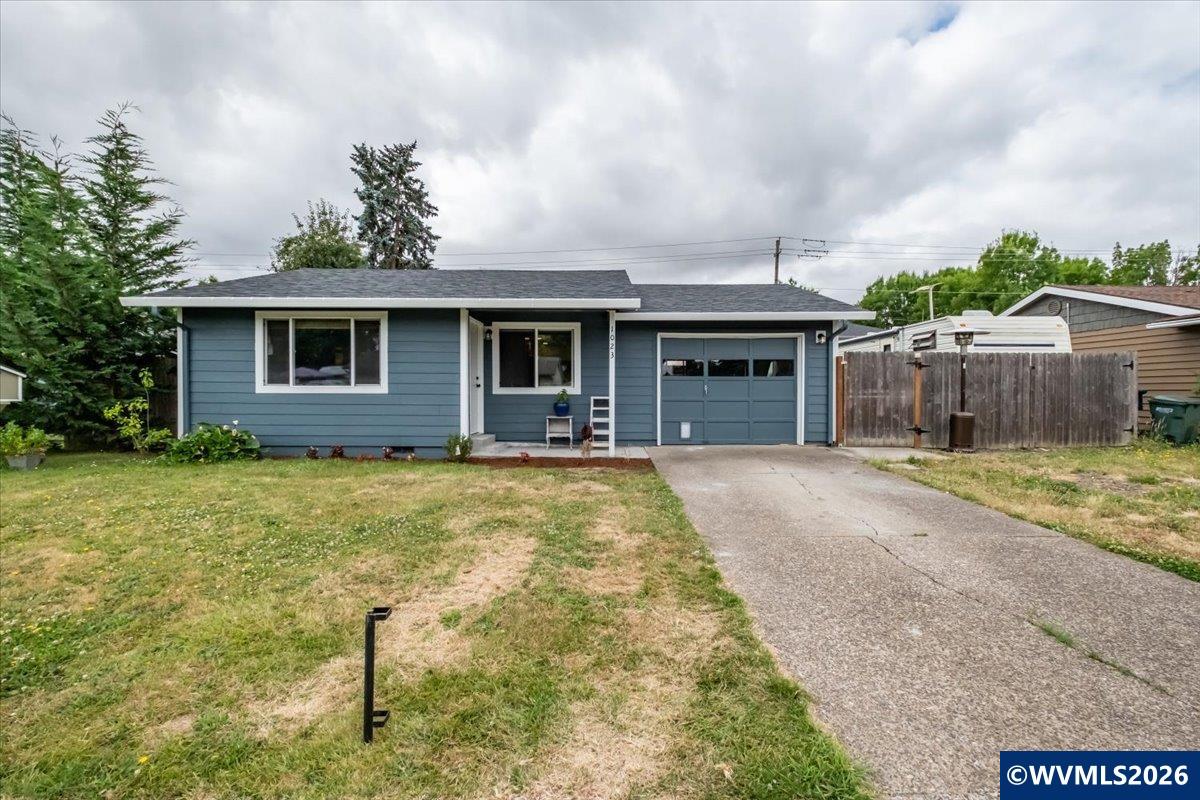 1023 Josephine St E — photo