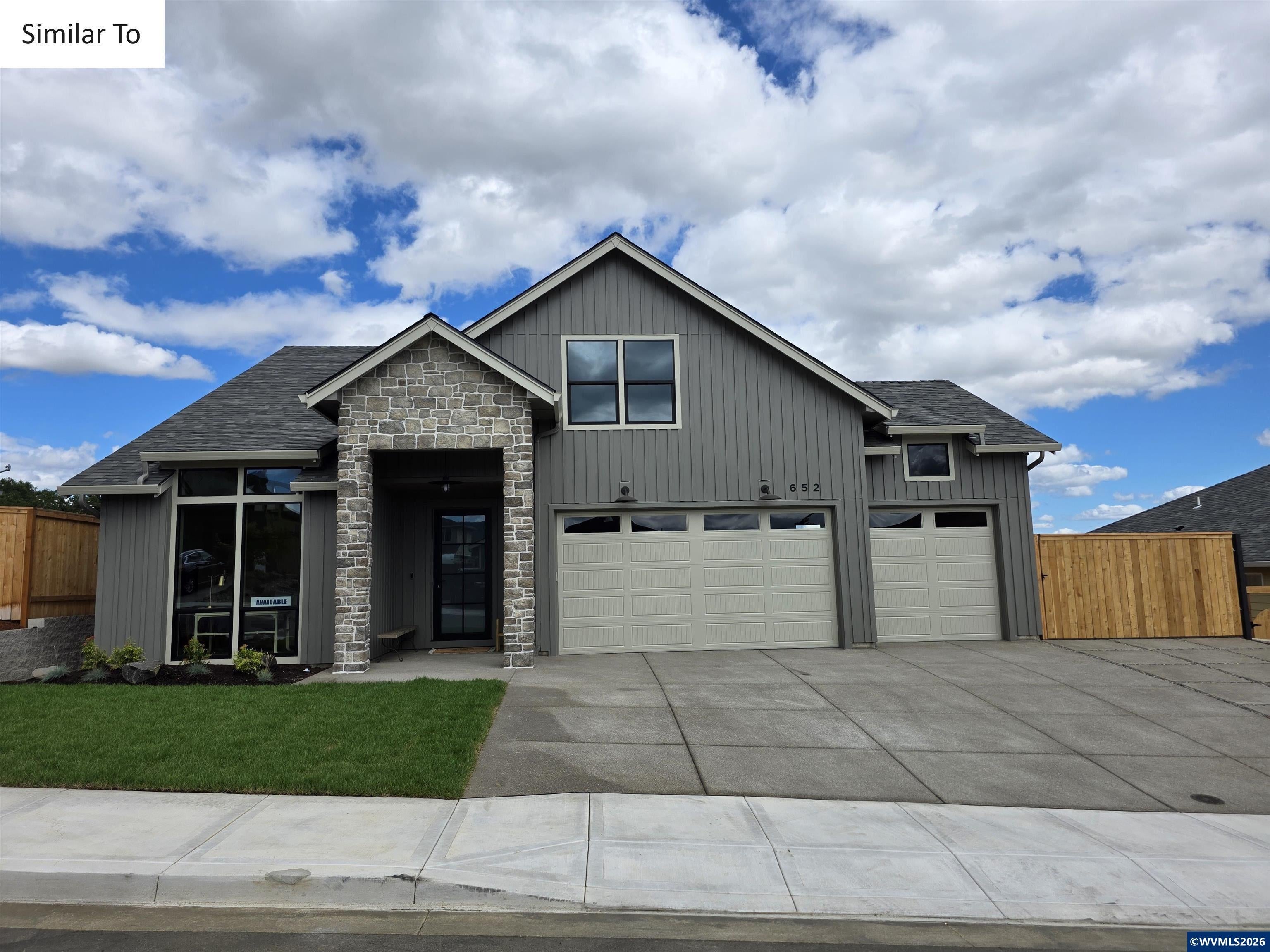 Model Yy NW Coast Mountain Dr — photo