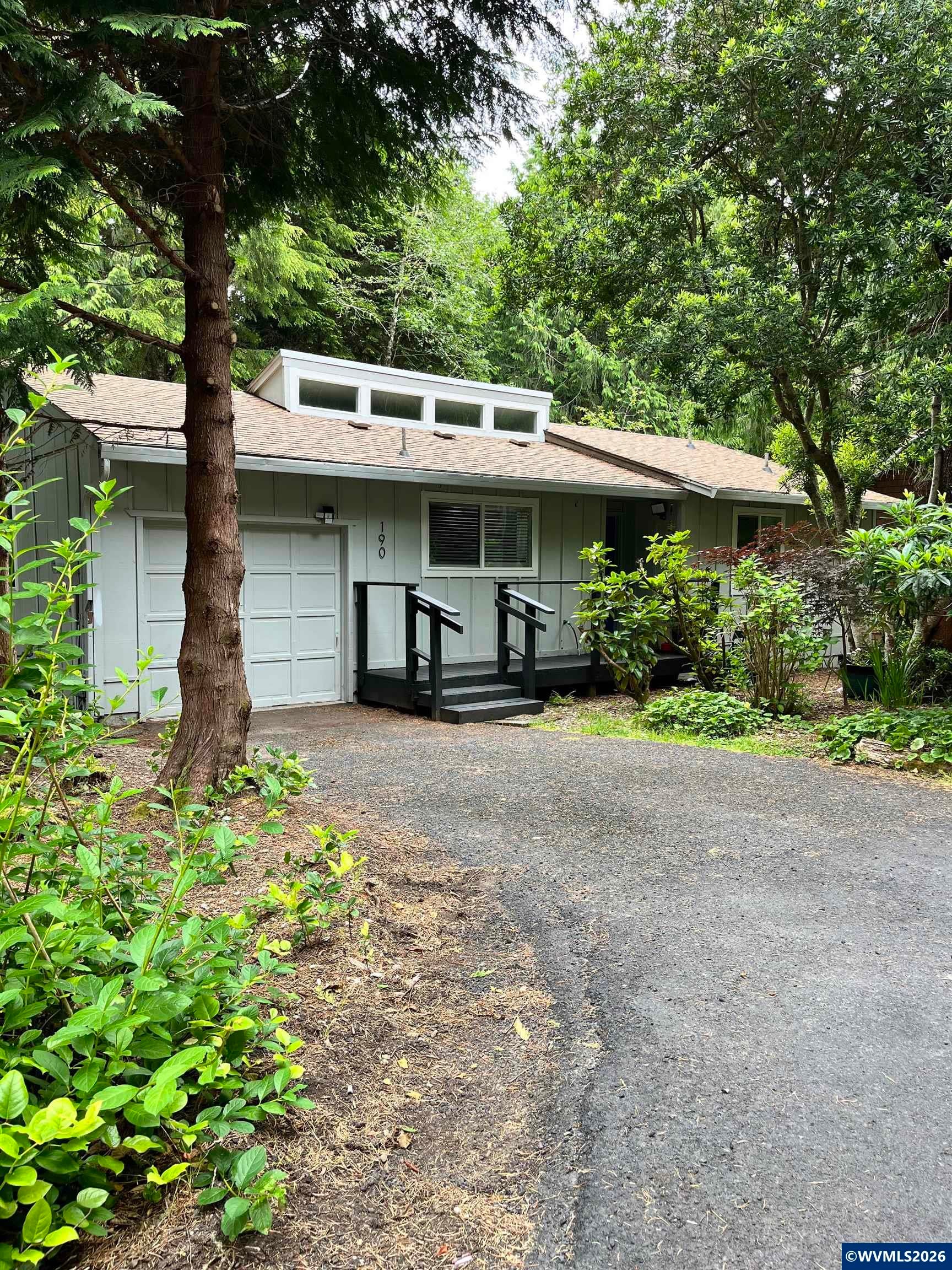 190 SW The Pines Dr — photo