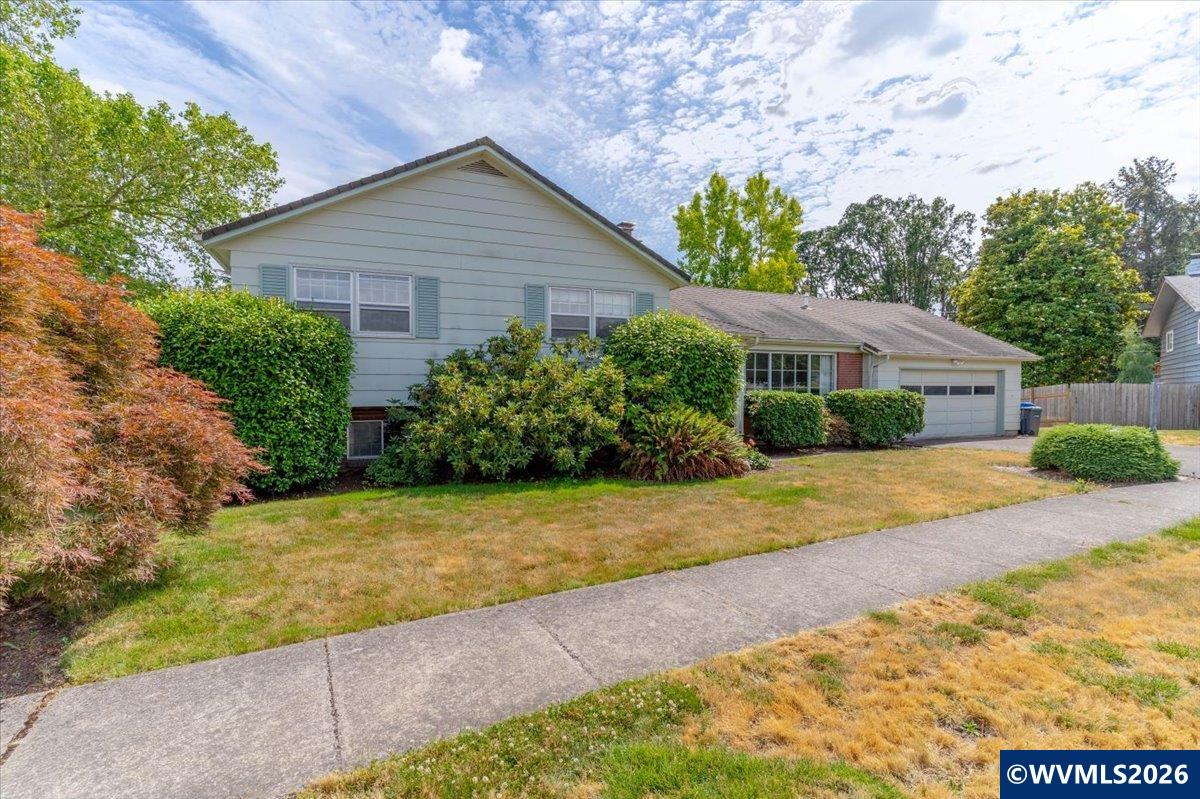 1138 Marigold St NE — photo