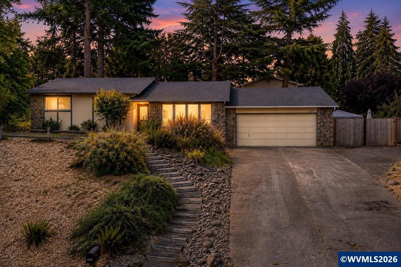 1020 Windemere Dr NW — photo