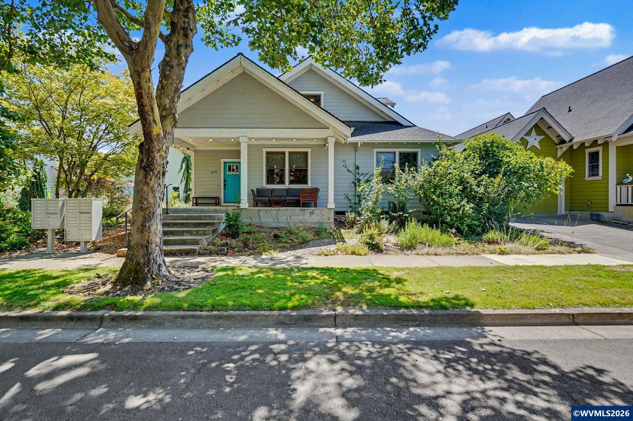1675 Berkeley Ln — photo