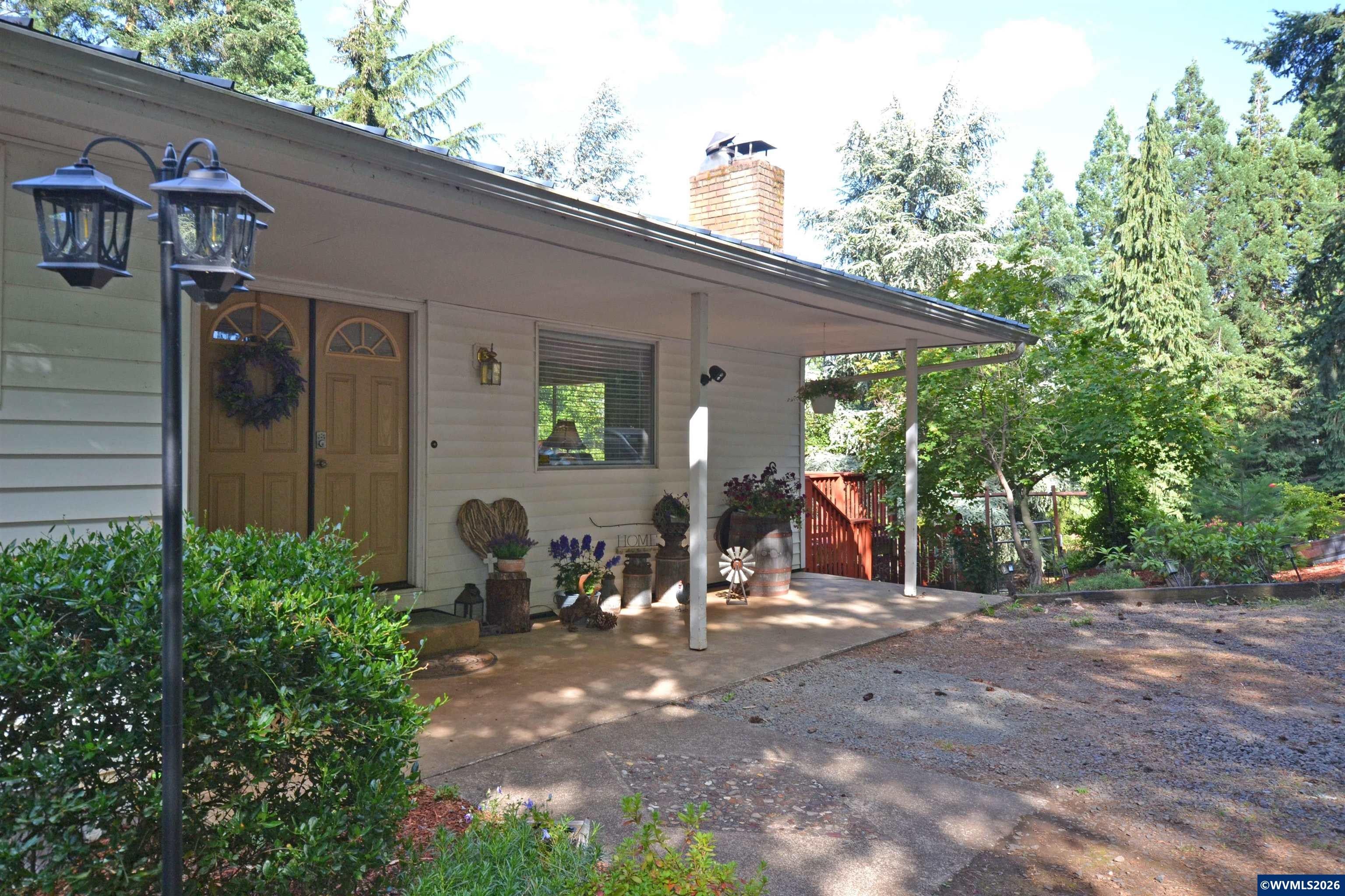 6962 Macleay Rd SE — photo