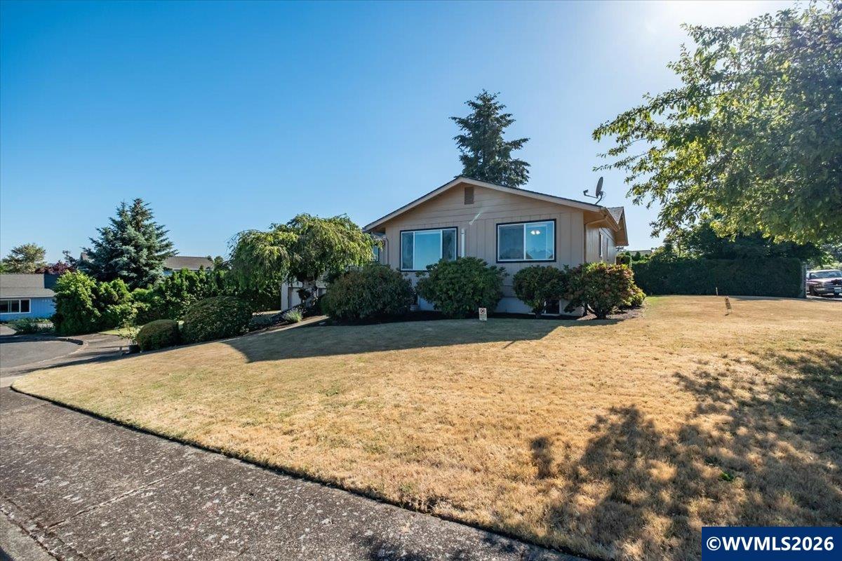 157 NE Fern Ct — photo