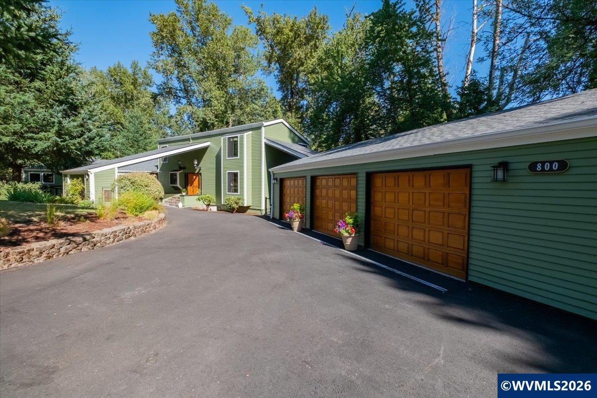 800 Welcome Wy SE — photo