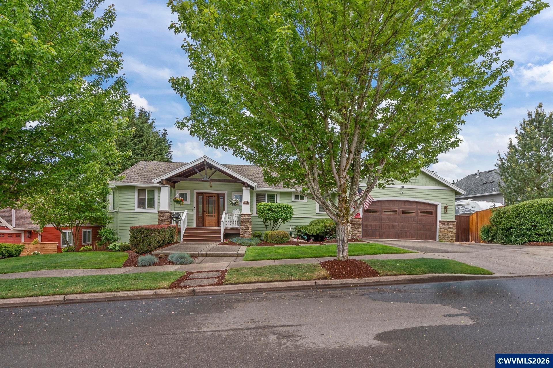 447 NW Mt Mazama St — photo