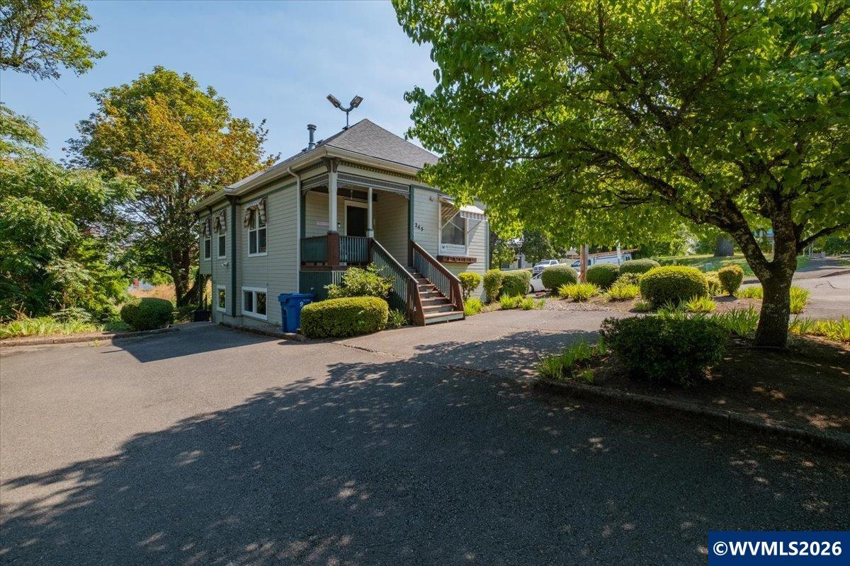 245 Oak St SE — photo