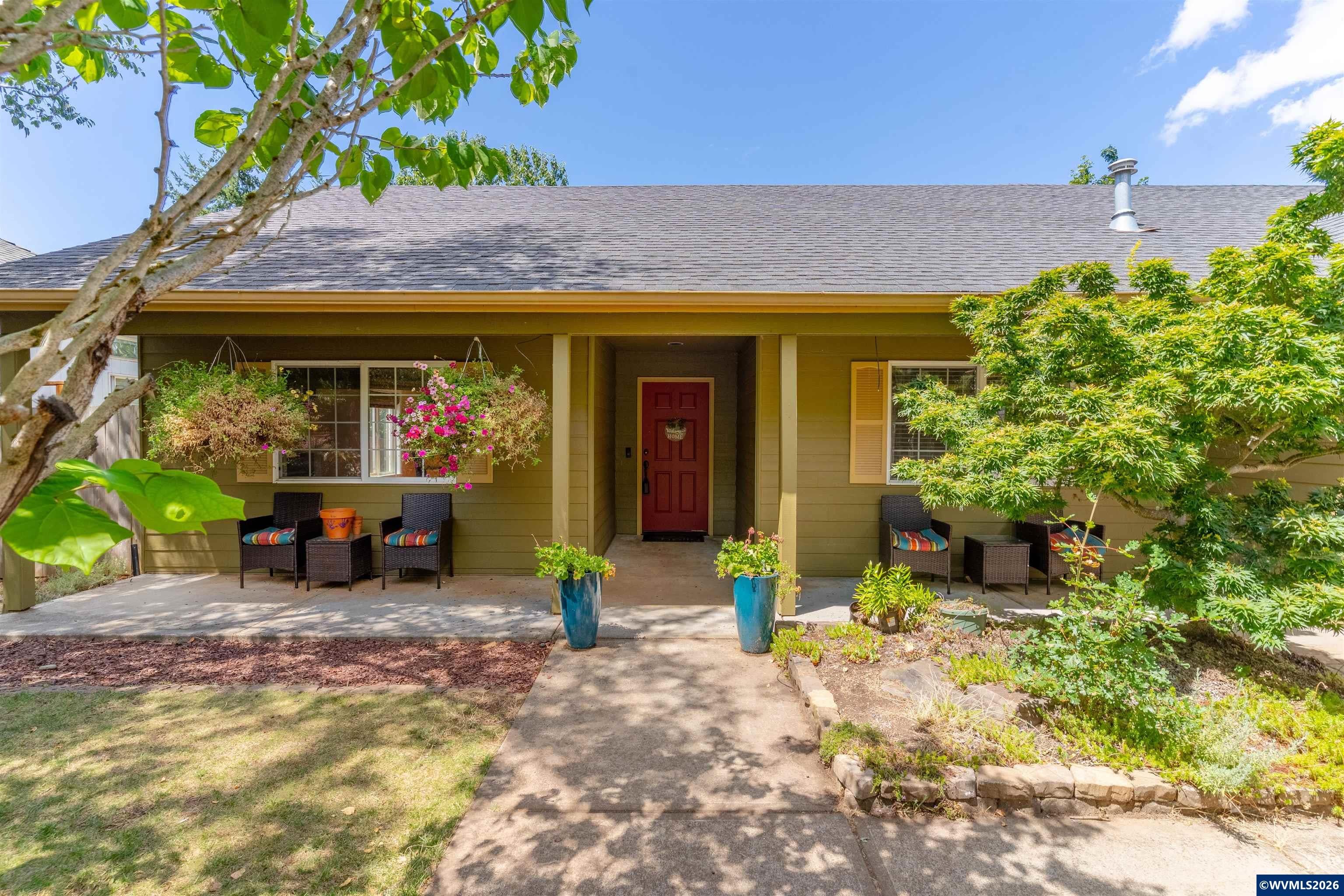 1023 Limelight Av NW — photo