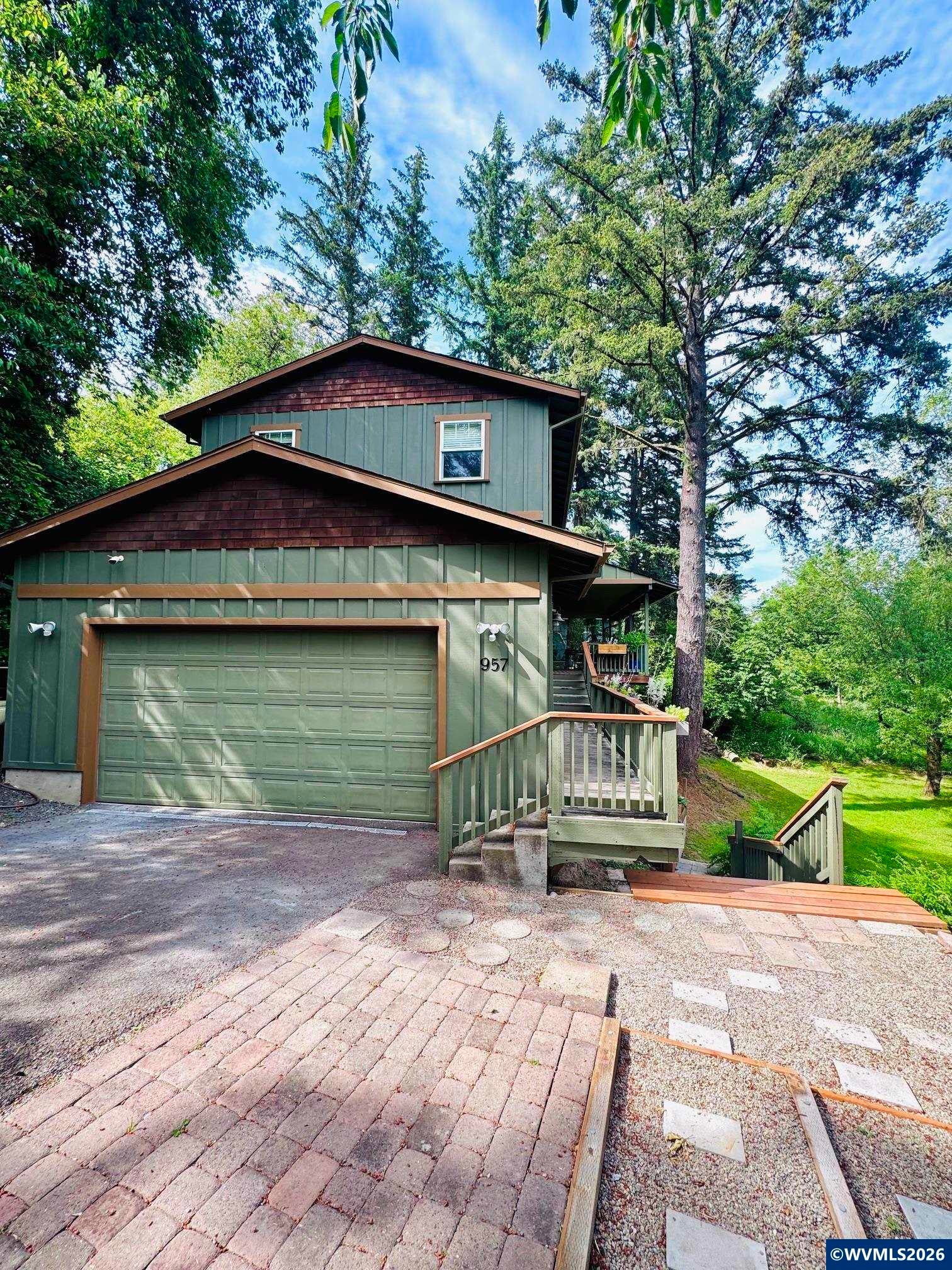 957 SW Fellows St — photo
