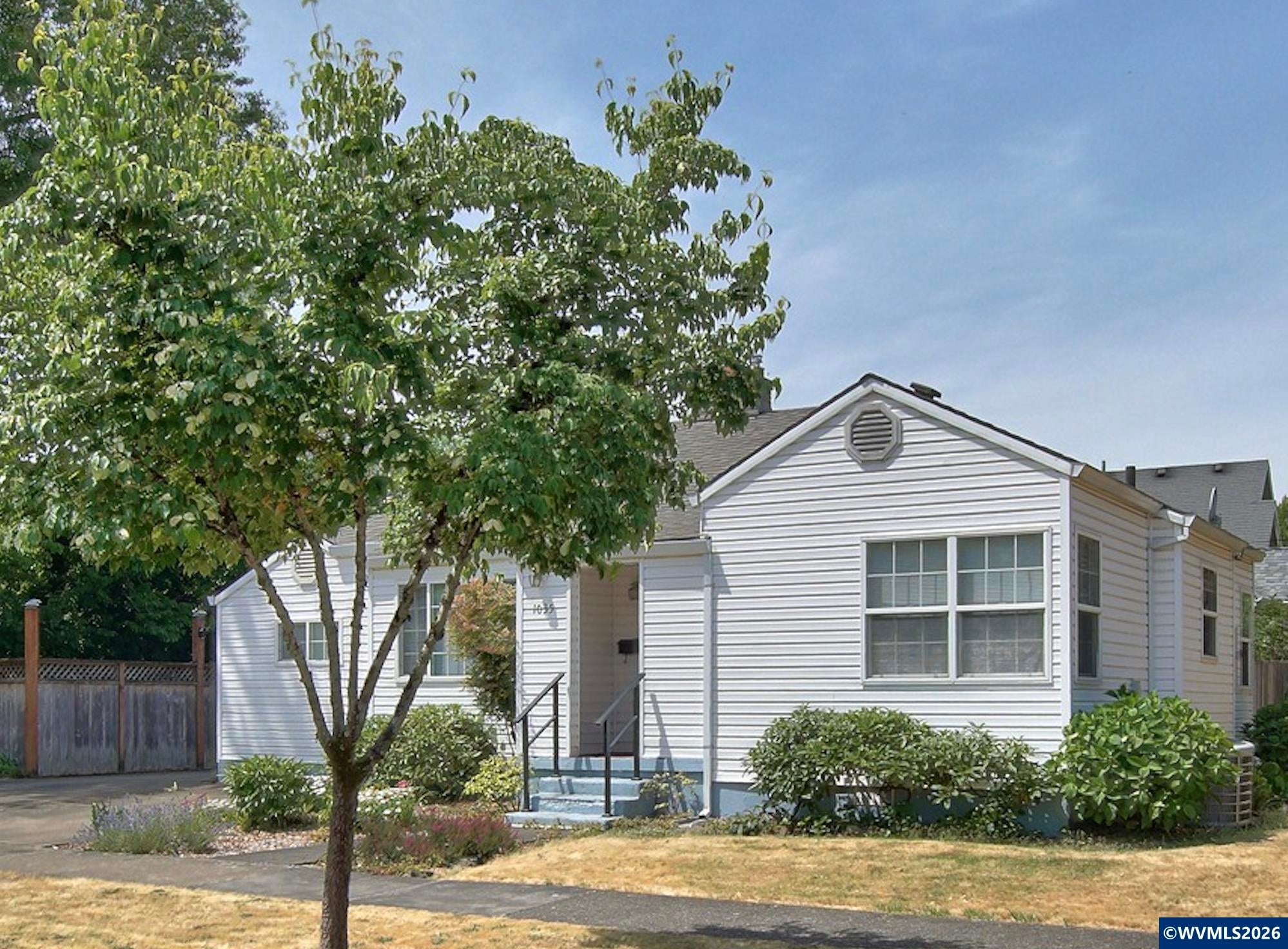 1035 NE Ford St — photo