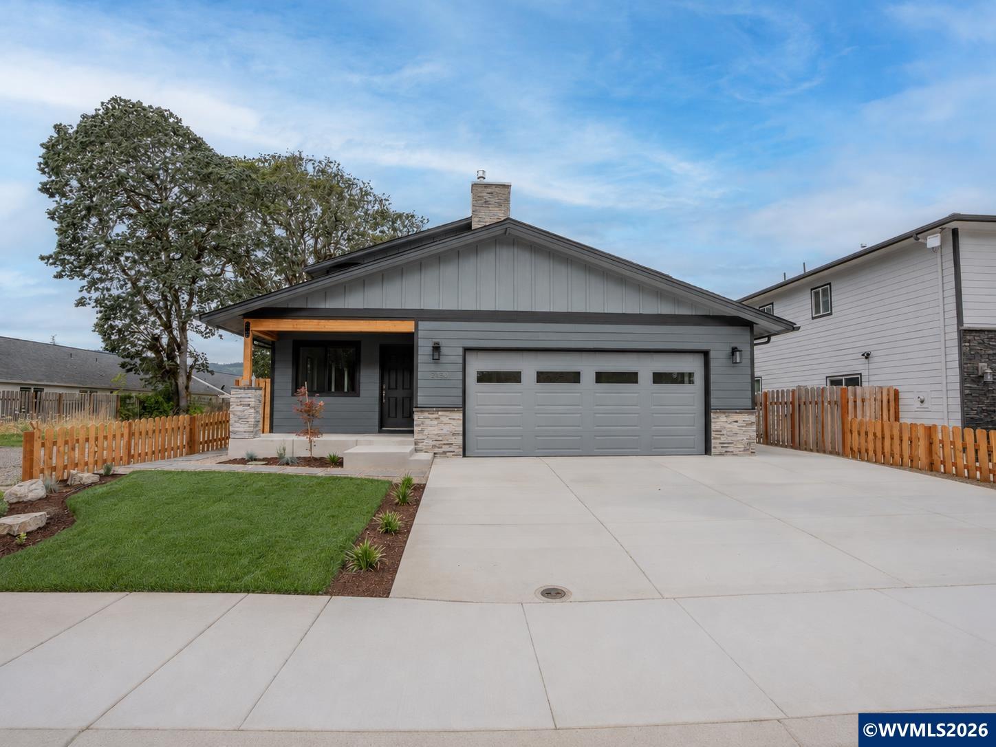 2456 Phillips Wy — photo