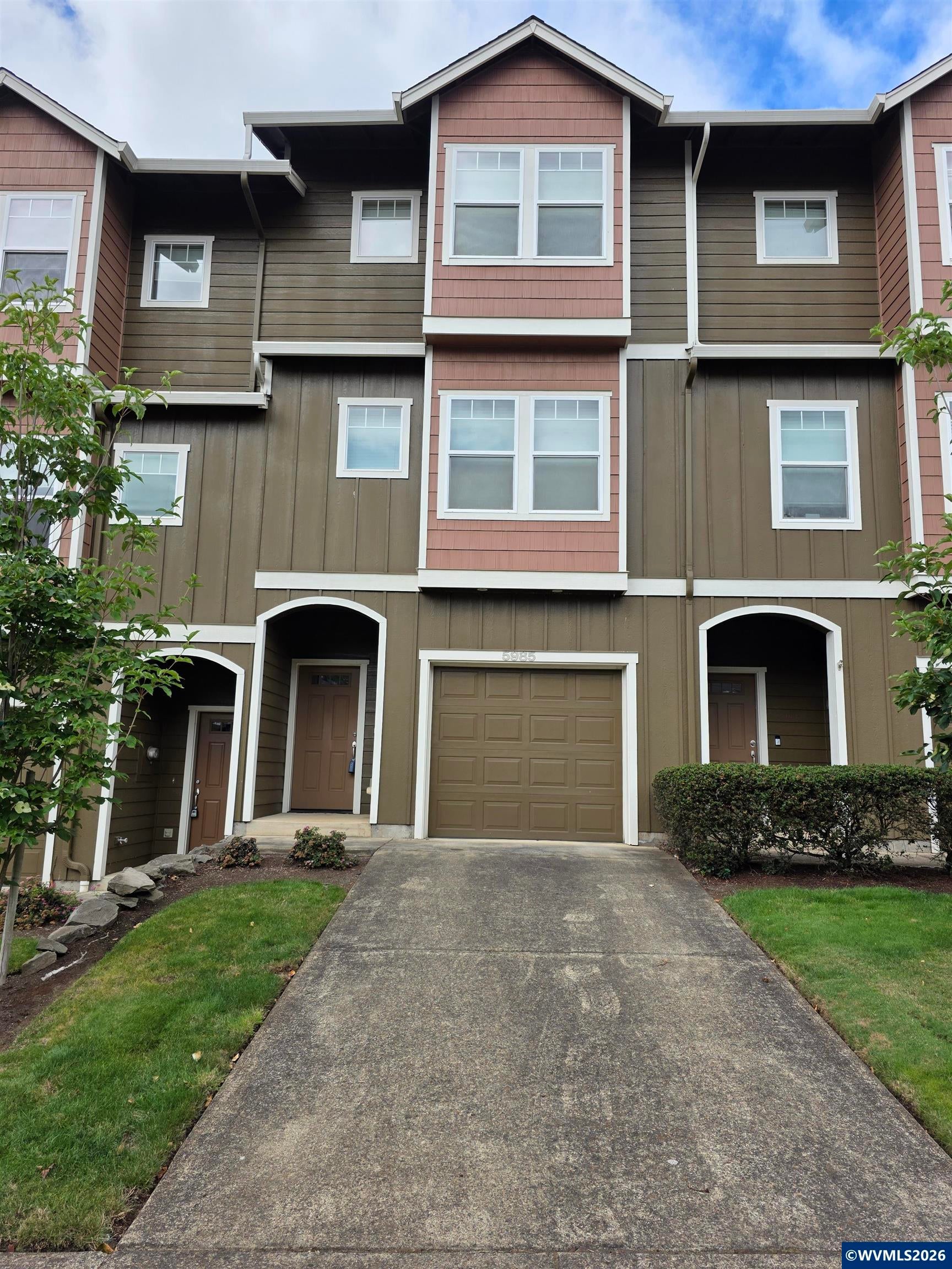 5985 Blue River Dr SE — photo