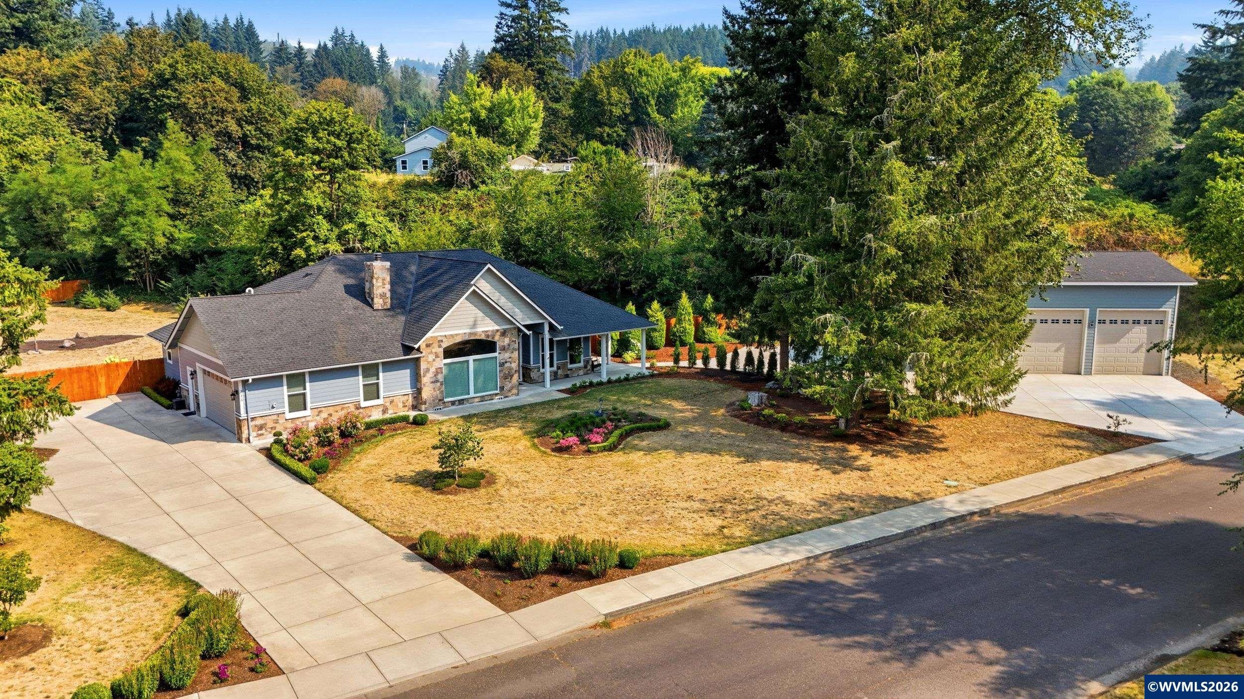 315 Santiam Pointe Lp NE — photo