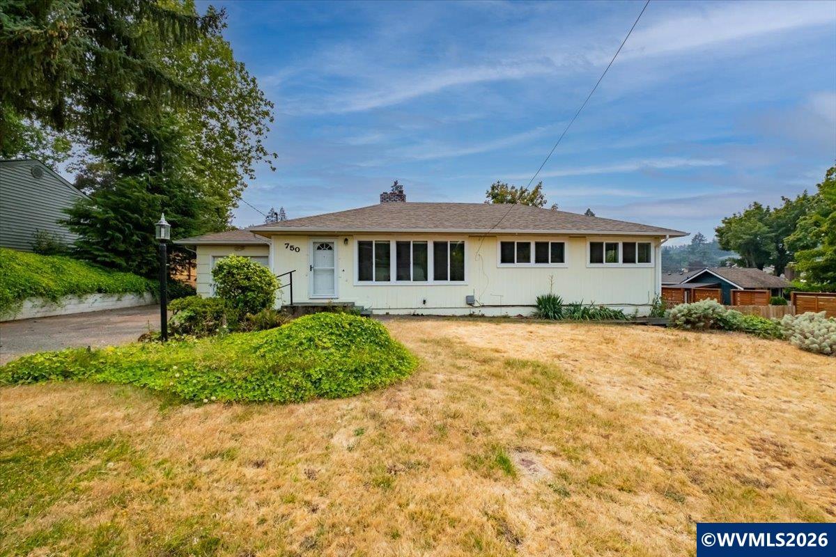 750 Harris St SE — photo