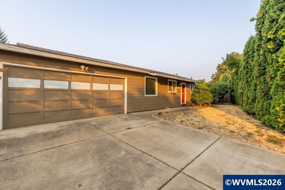 1090 Denise St SE — photo