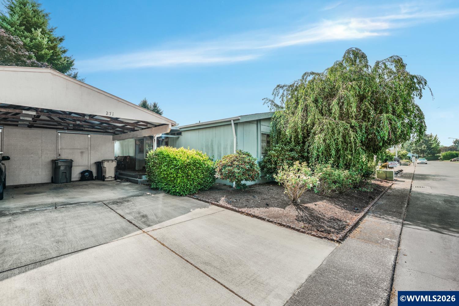 300 SE Lacreole Dr — photo