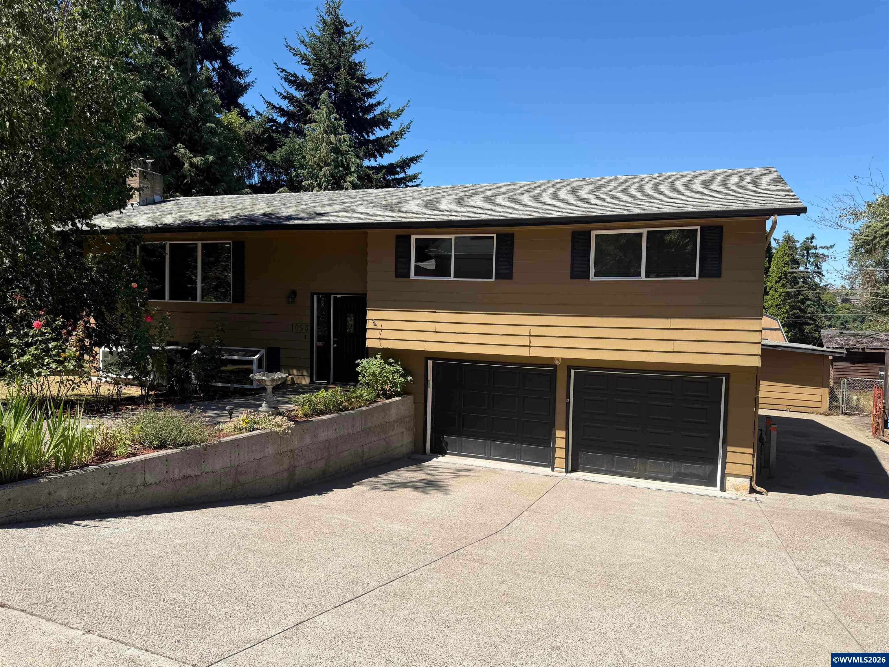 1053 Windemere Dr NW — photo