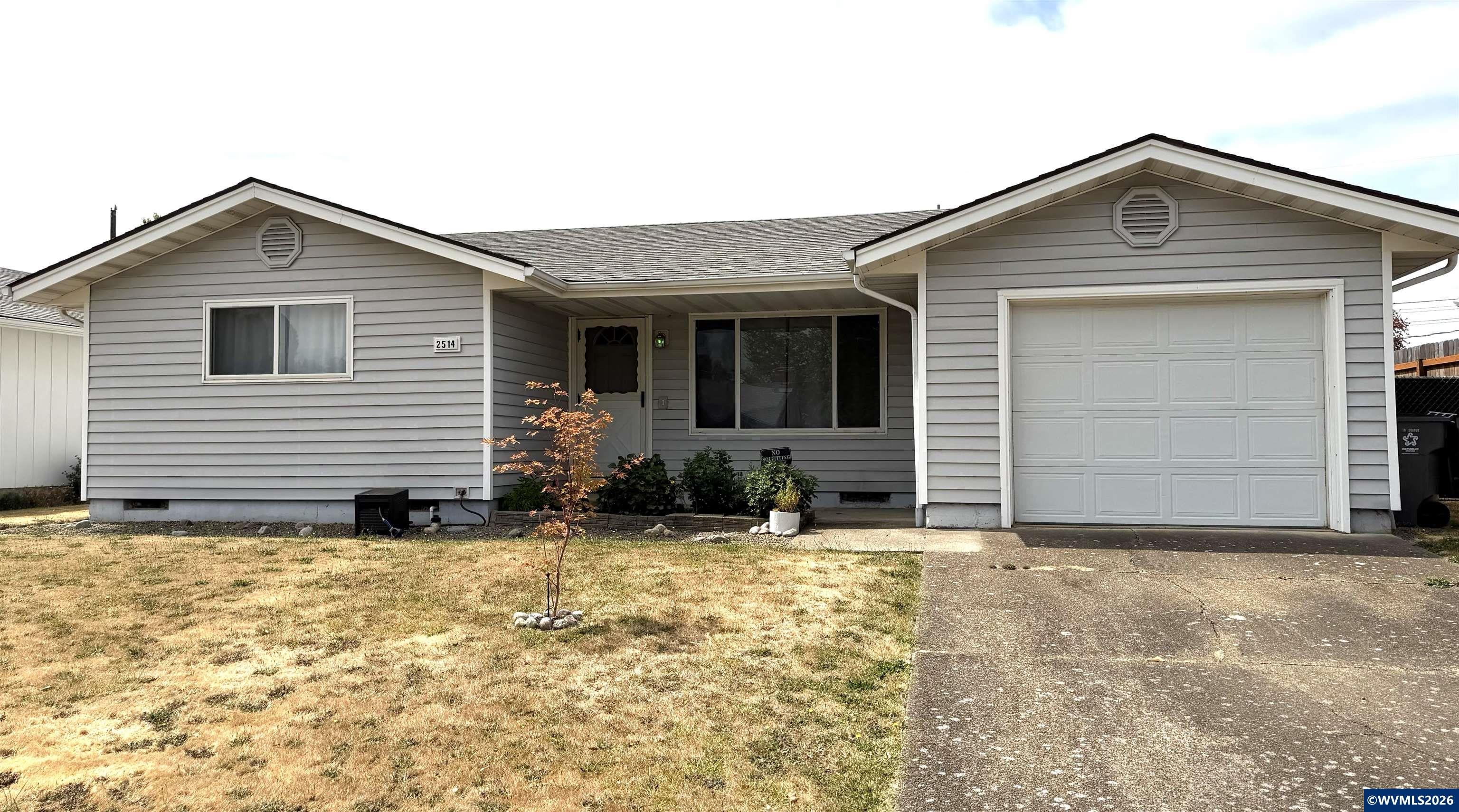 2514 Pine Ln SE — photo