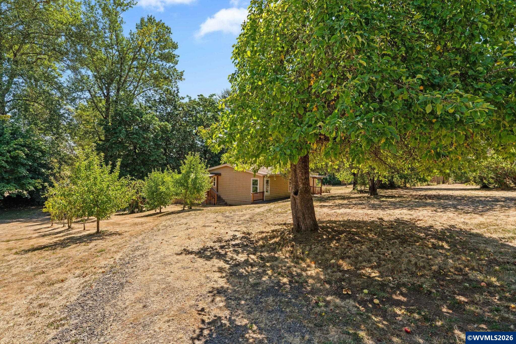 136 E Hillcrest Dr, Eugene, OR 97404 — photo 3